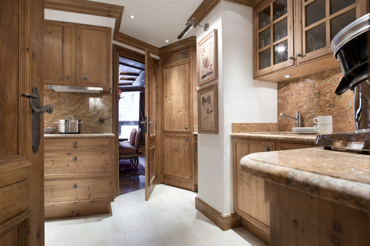Fully equipped kitchen in Apartment Jardin Alpin in Courchevel 1850