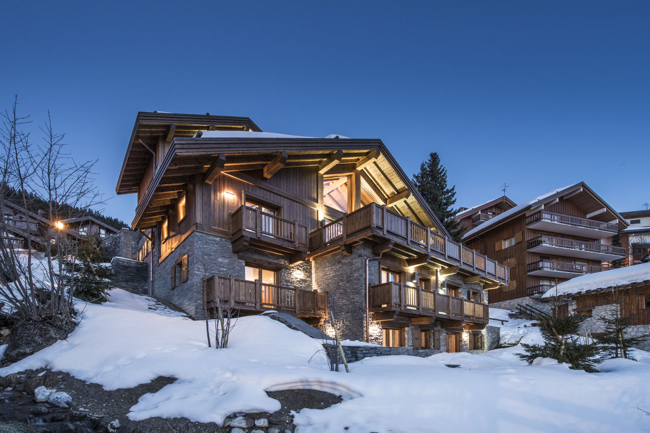 Exterior view of grand Chalet Le Grenier in Meribel