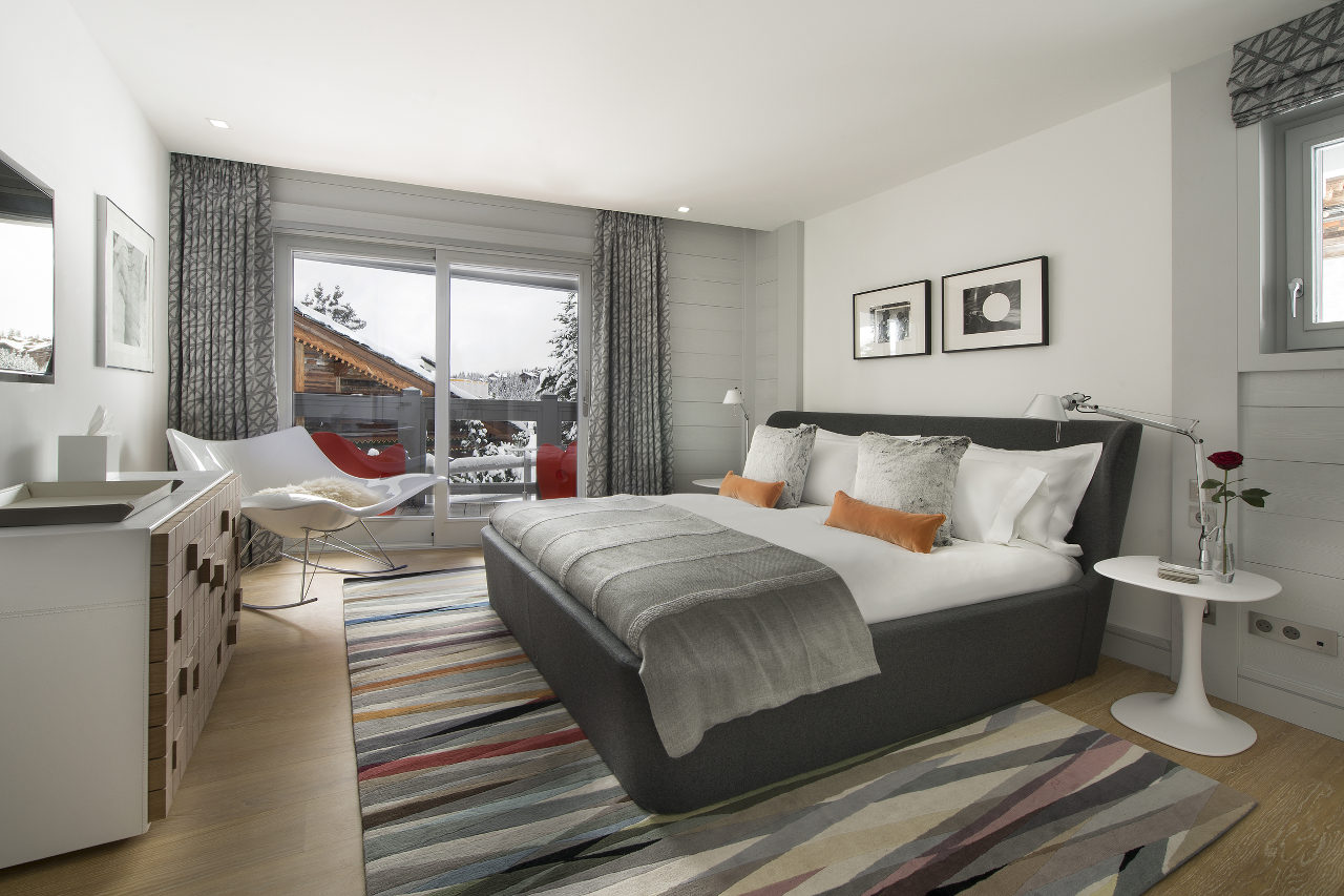 Master double bedroom with balcony access in Chalet Pow Pow, Courchevel 1850