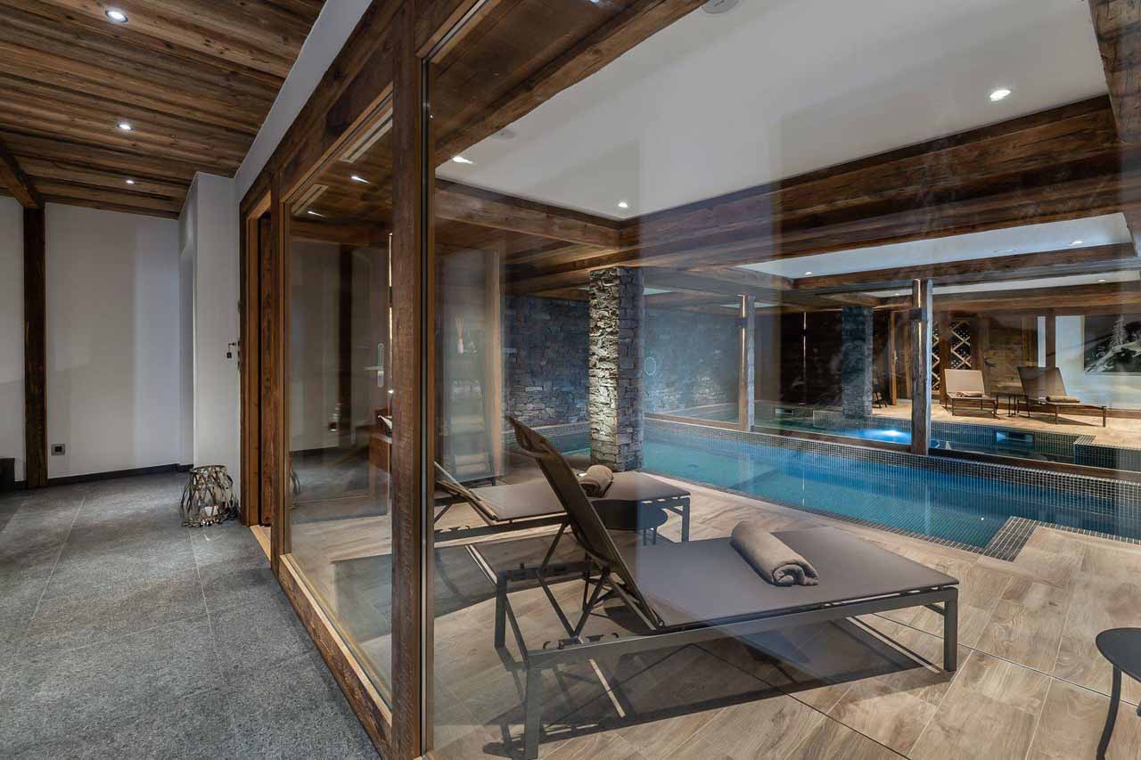 Spa relaxation at Chalet Pure Black Crystal in St Martin de Belleville