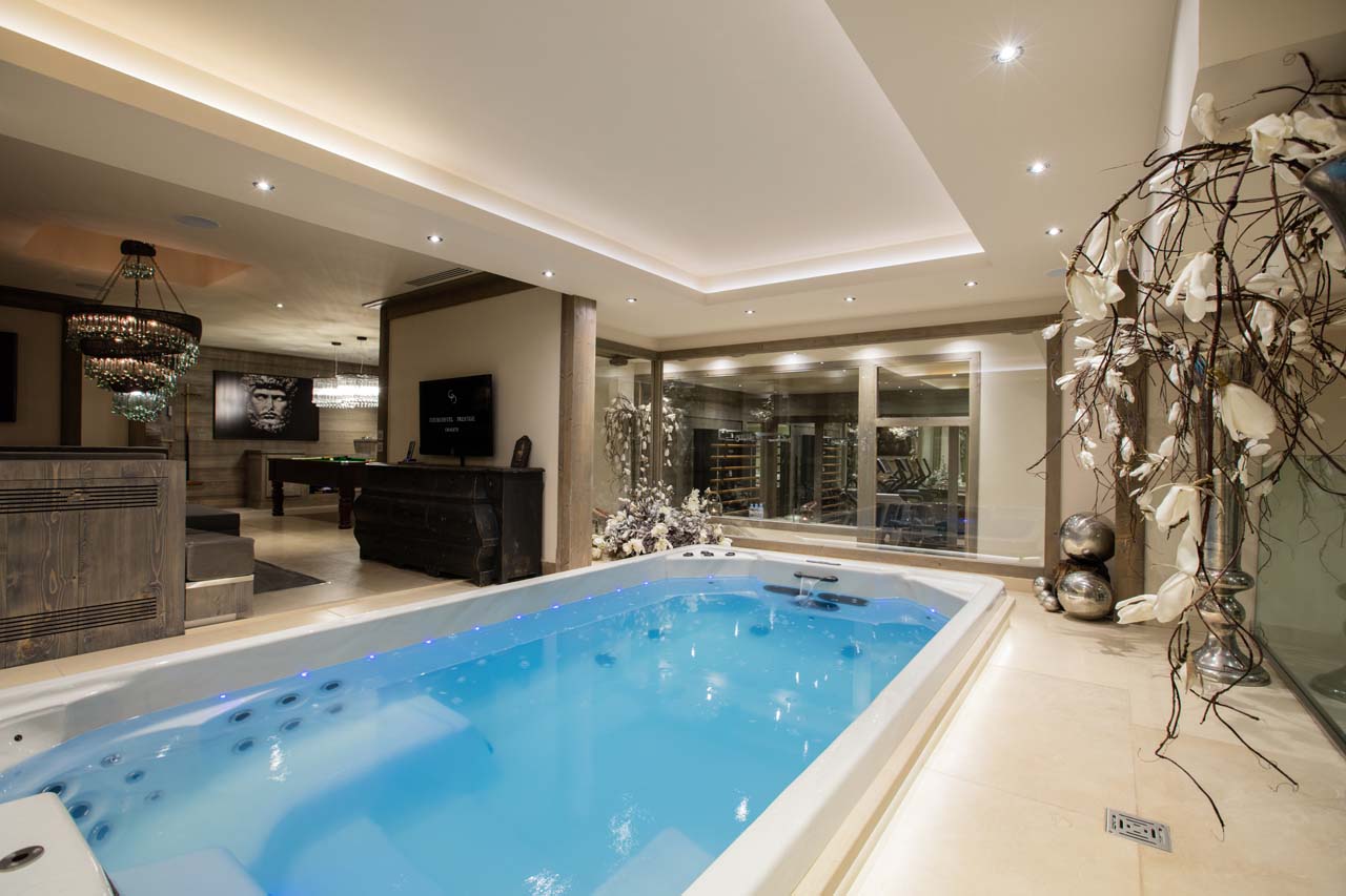 Large Jacuzzi at Chalet Razzie in Courchevel 1850