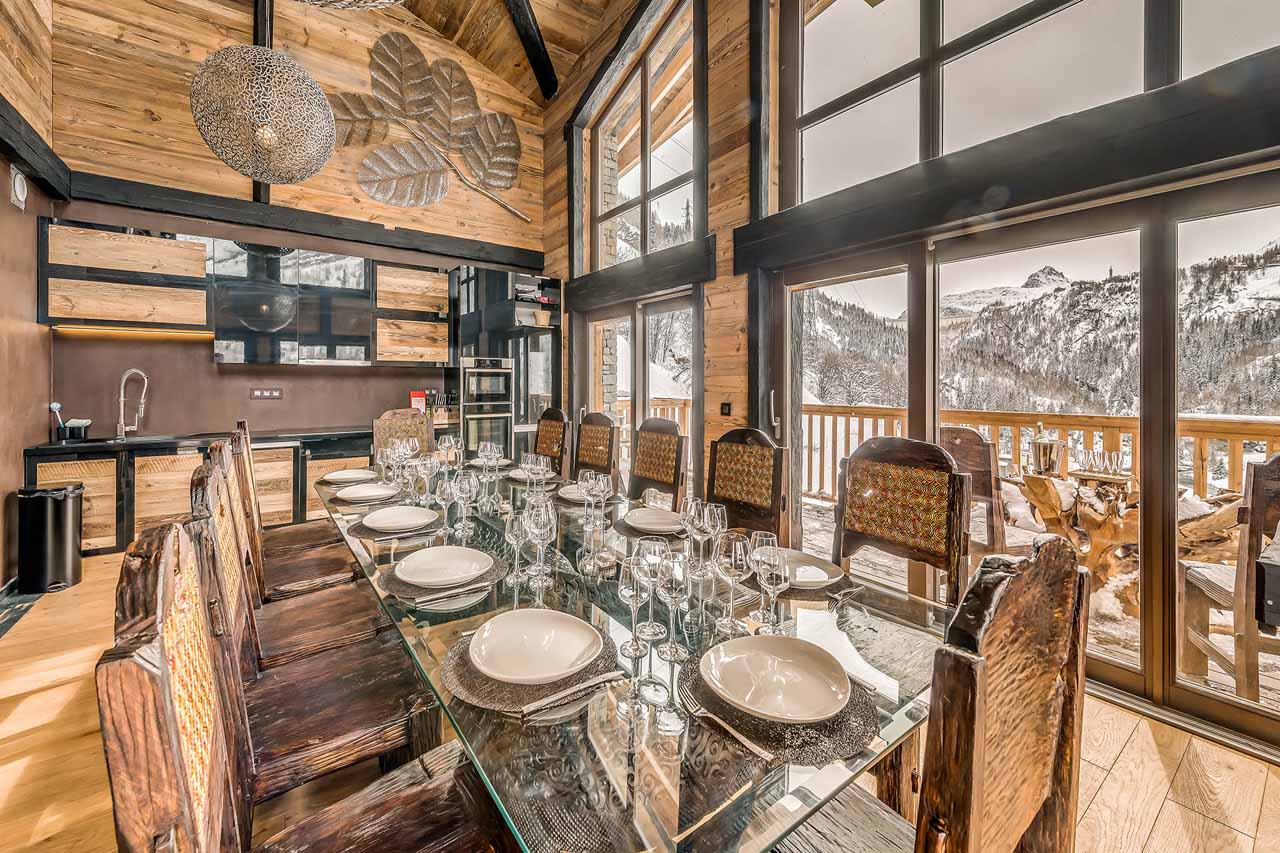 Chalet Ubud dining area in Tignes