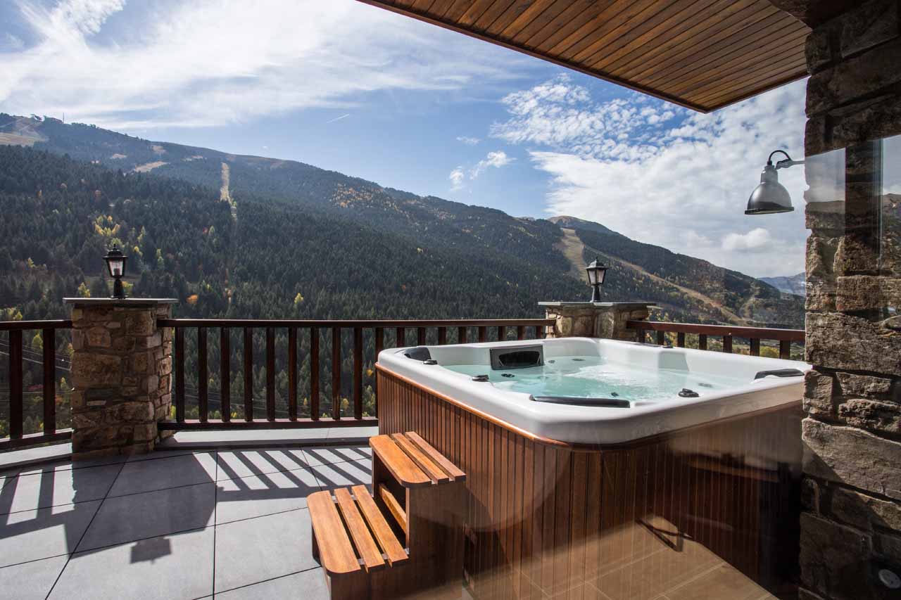 Outdoor Jacuzzi at Alpine Residence in Soldeu