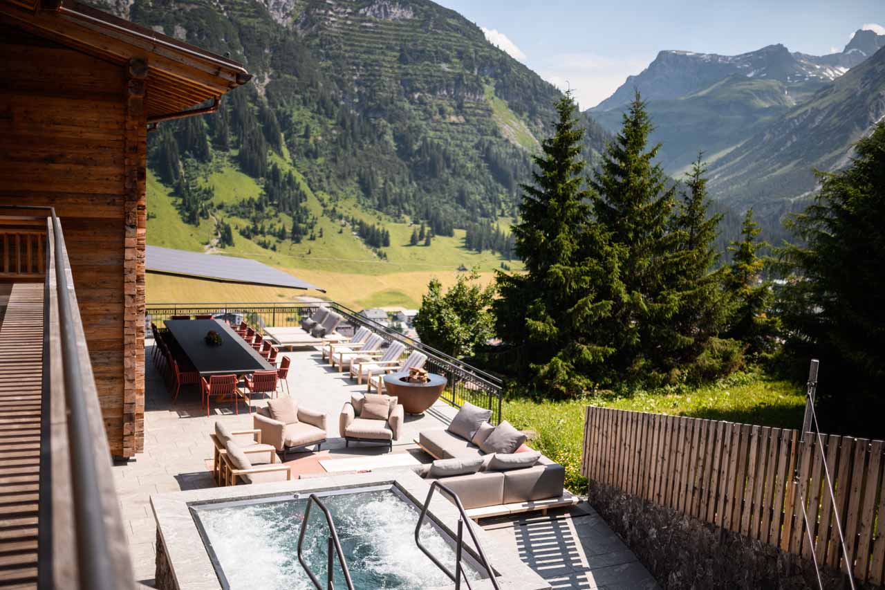 Exterior of the chalet with Jacuzzi at Chalet Arula 1 in Lech