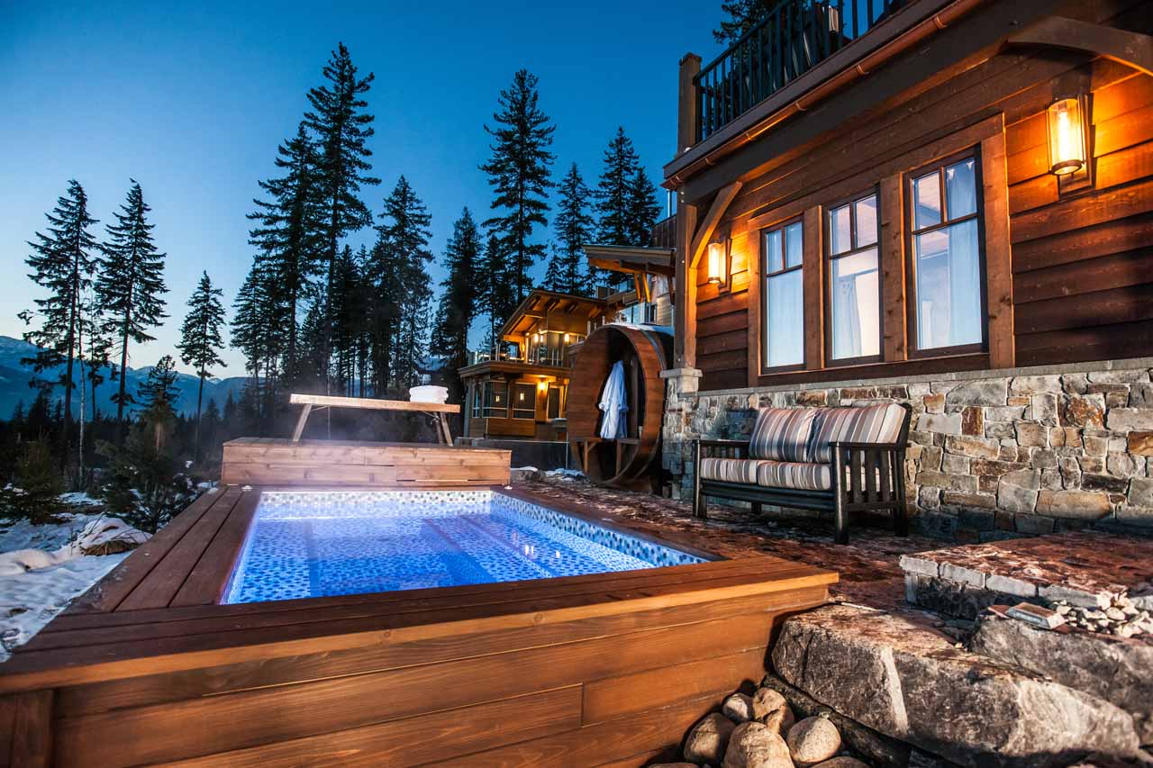 Hot tub at Bison Lodge in Revelstoke
