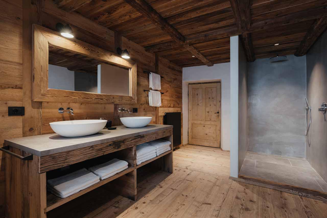 Shower room at Casa Tra Cime in Arabba