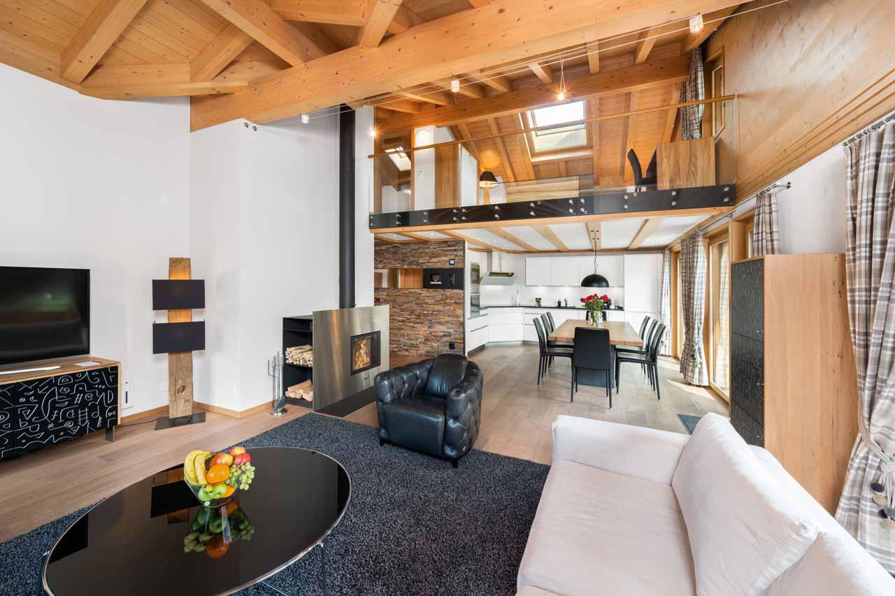 Spacious living area with skylight at Apartment Antara in Grindelwald
