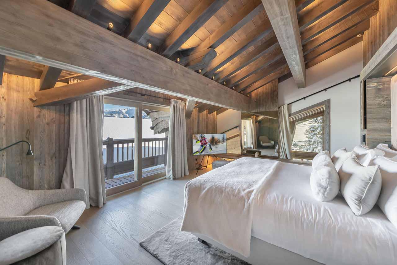 Bedroom one at Chalet Bellarossa in Courchevel 1850