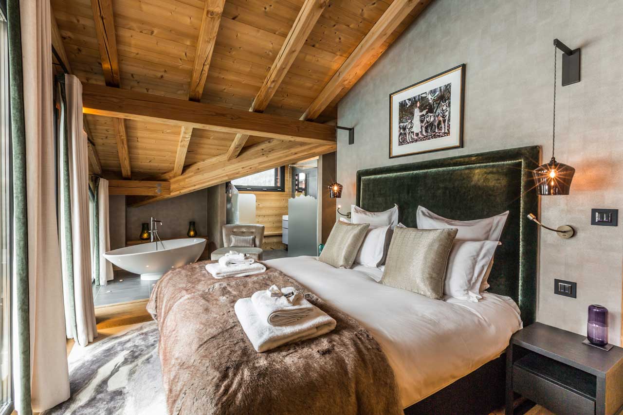 Master bedroom Wolf, with king-size bed, in-room bath and private balcony, Chalet Couttet in Chamoni