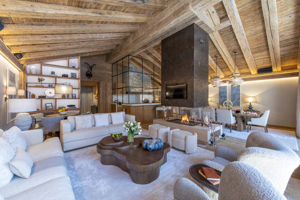 Open plan living and dining area in Chalet Elbrus in Zermatt