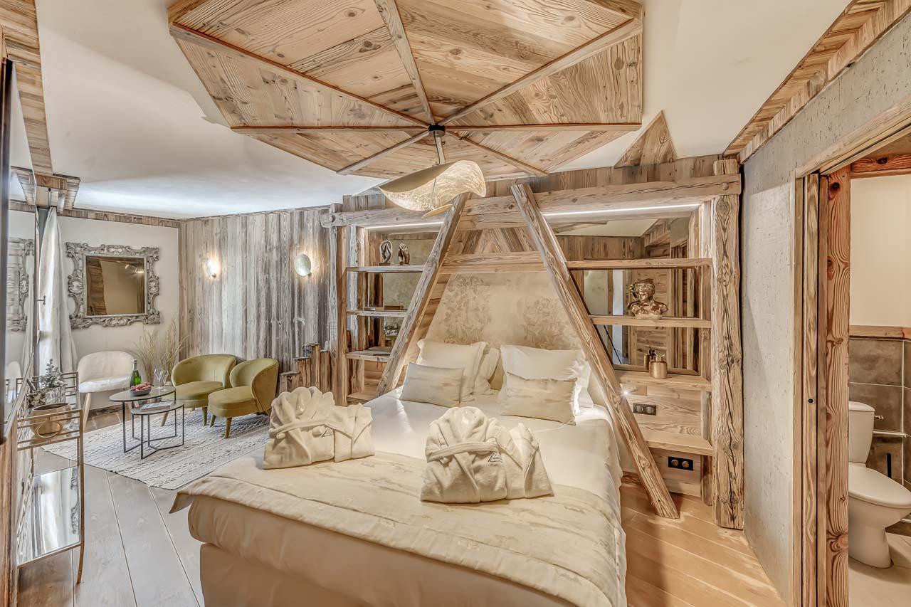 Double en suite master bedroom with wardrobe, work desk at Chalet Ganga in Tignes