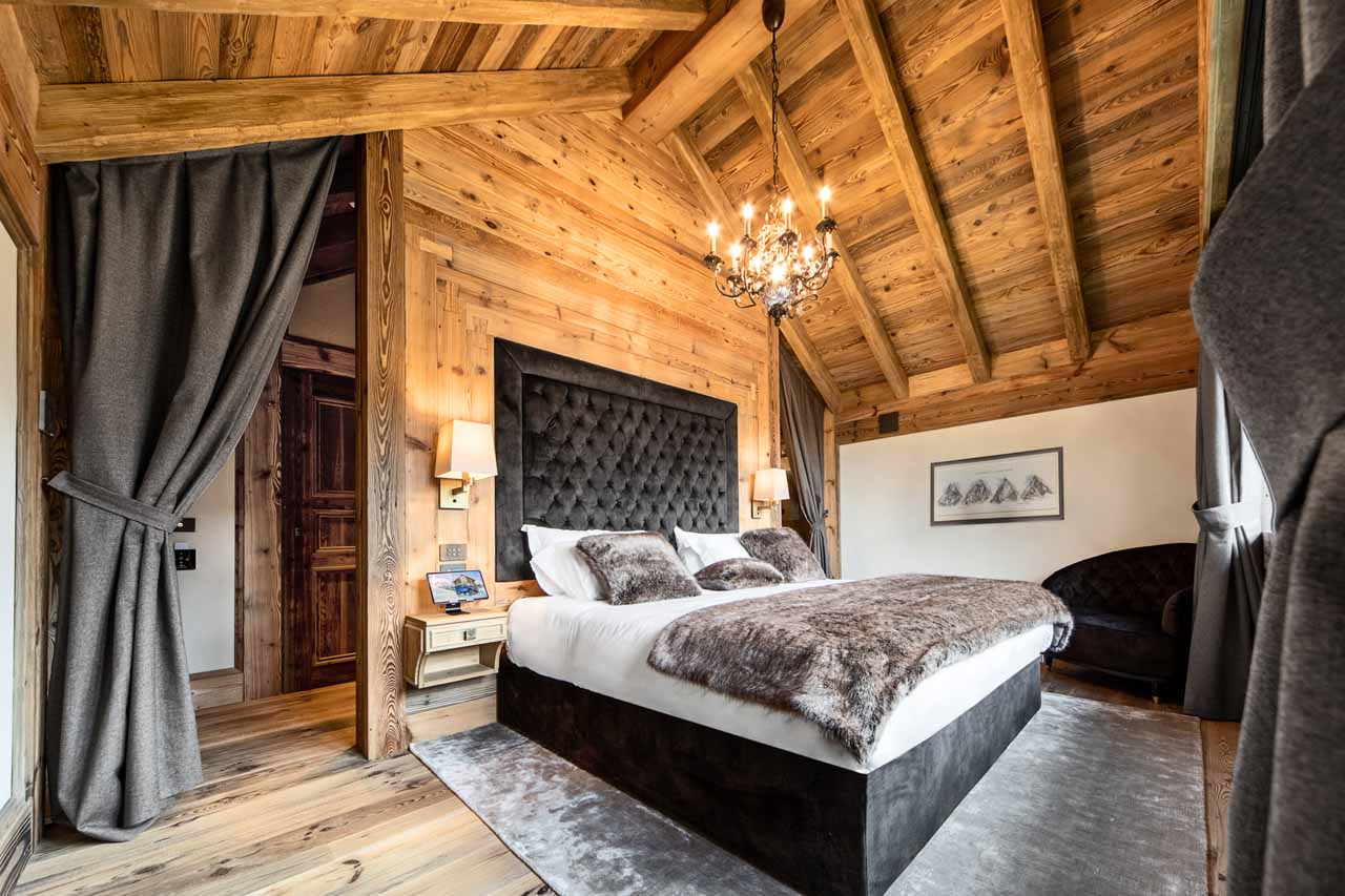 Bedroom one at Chalet La Fenice in Breuil-Cervinia