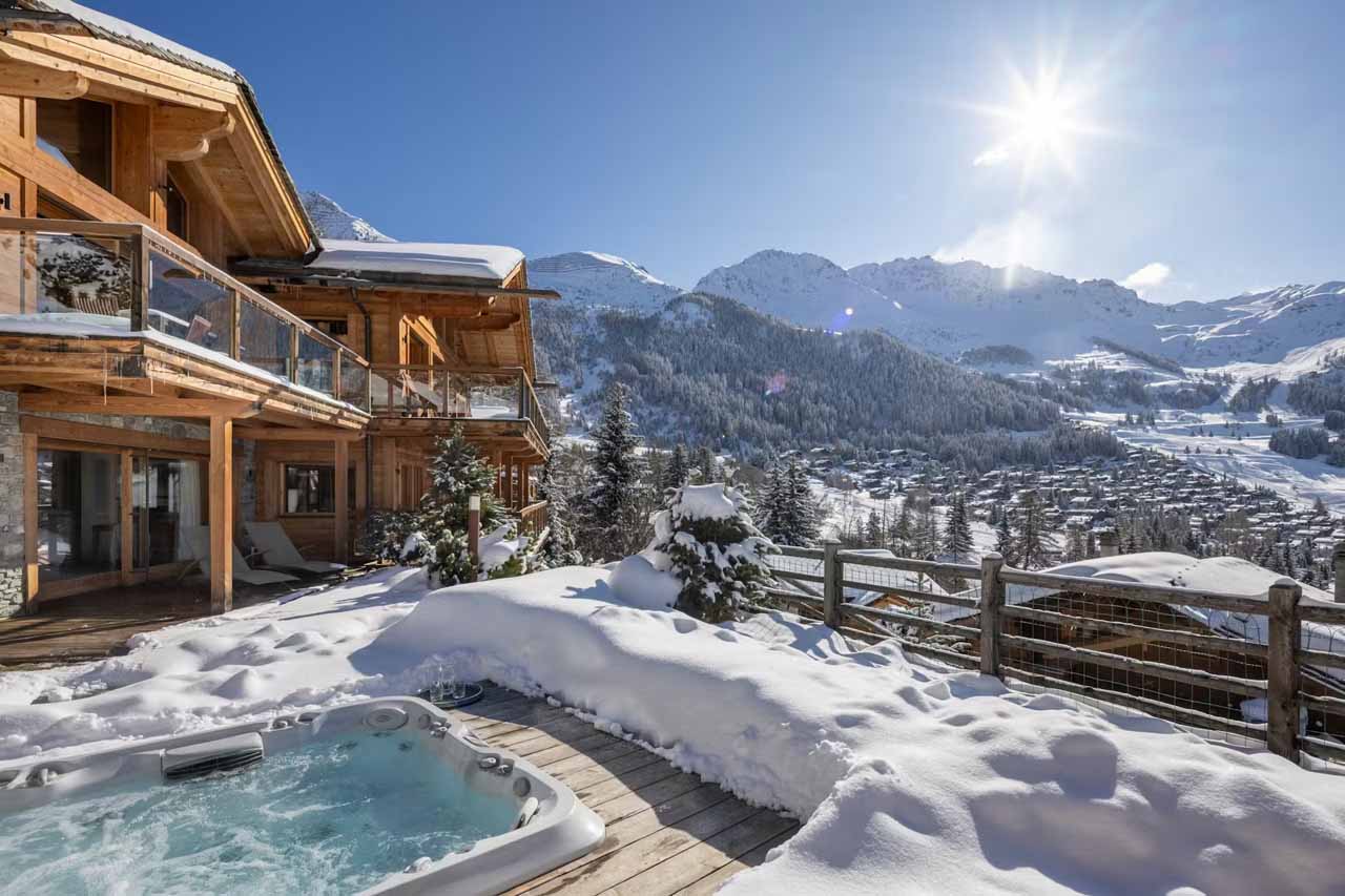 Outdoor hot tub on terrace of Chalet Les Etrennes in Verbier