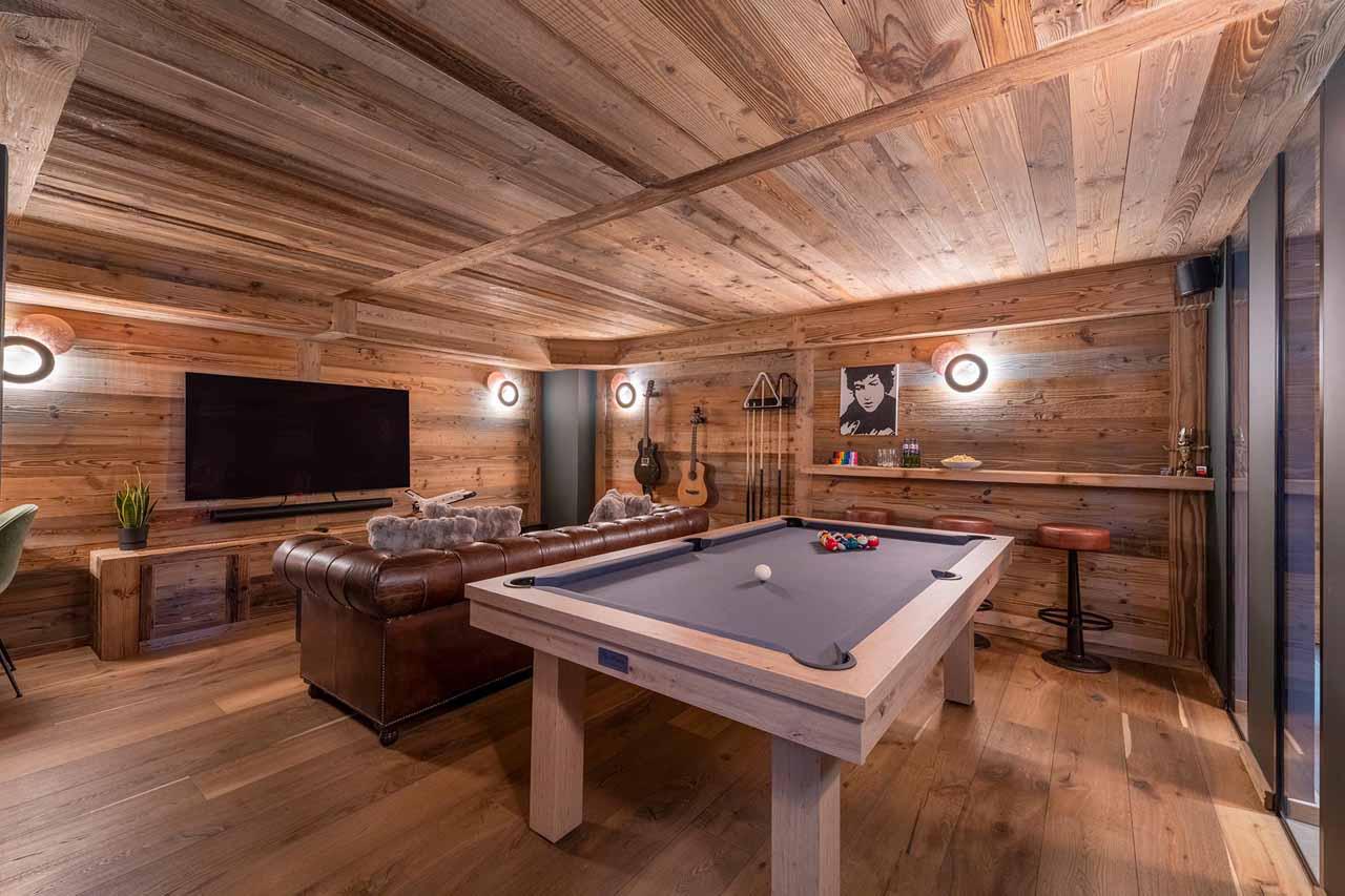 Tv room at Chalet les Sapins in Les Gets