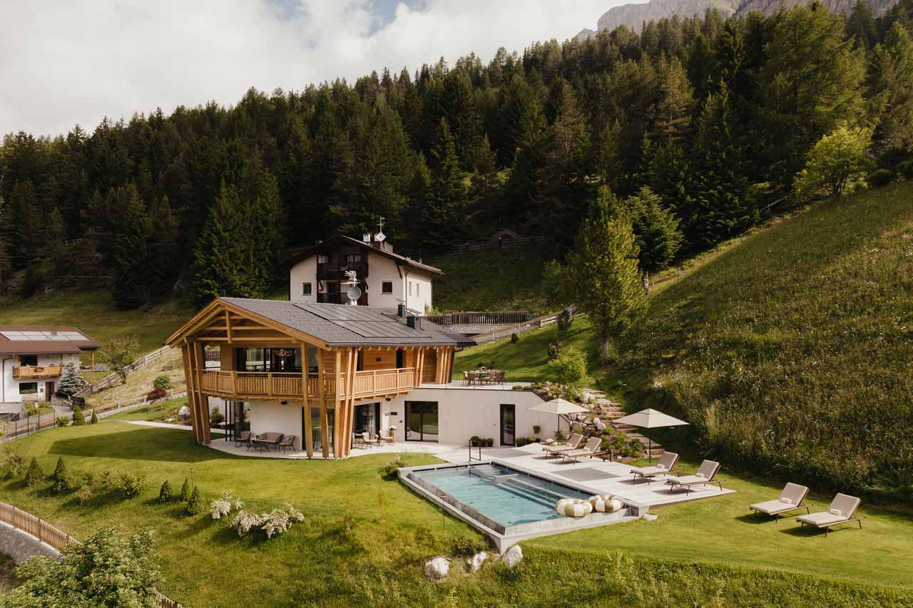 Exerior of Chalet Lum d'Or in Val Gardena in summer
