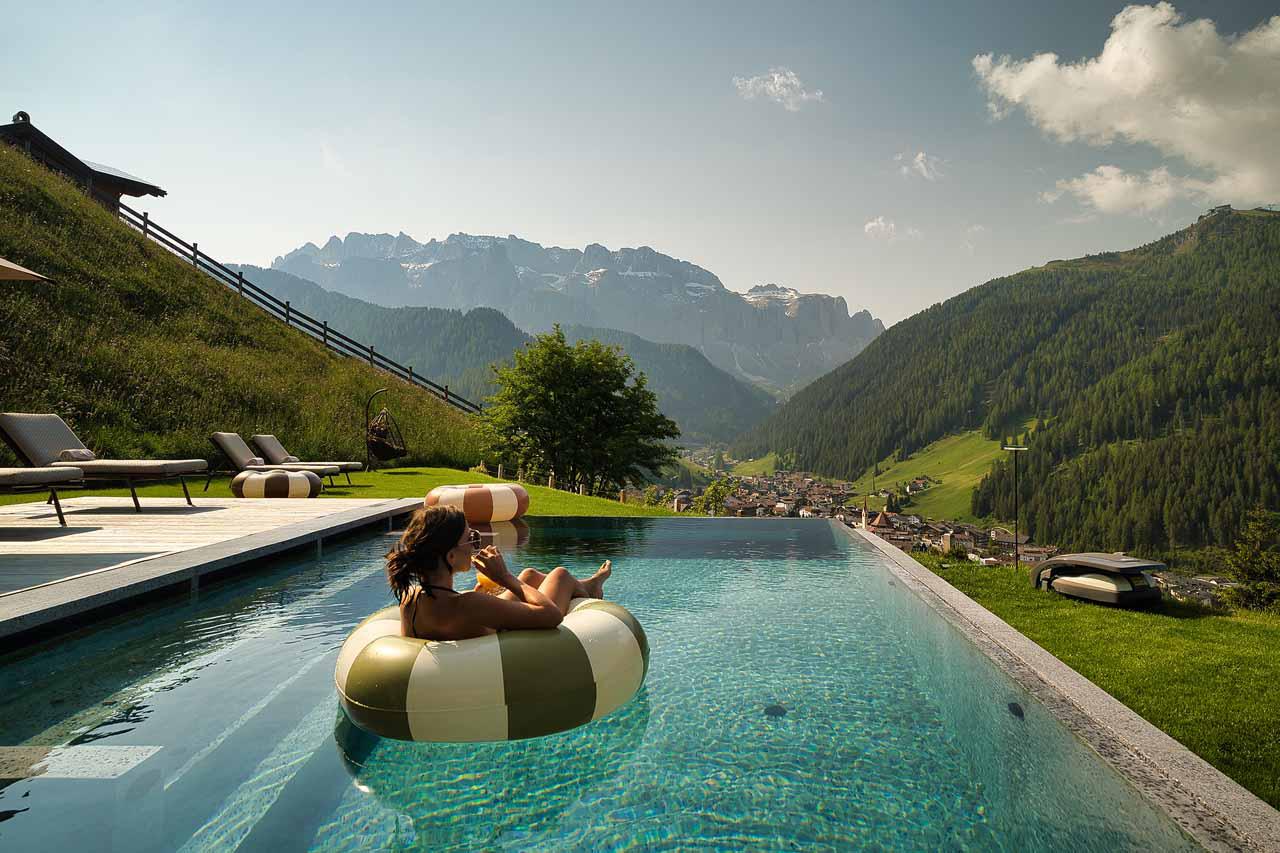 Pool at Lum d'Or Spa Chalet