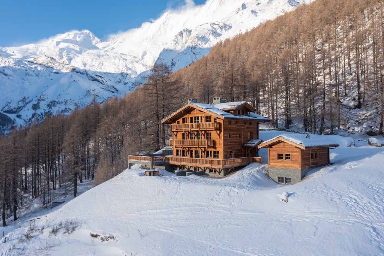 Exterior of Chalet Lycka in winter in Saas Fee