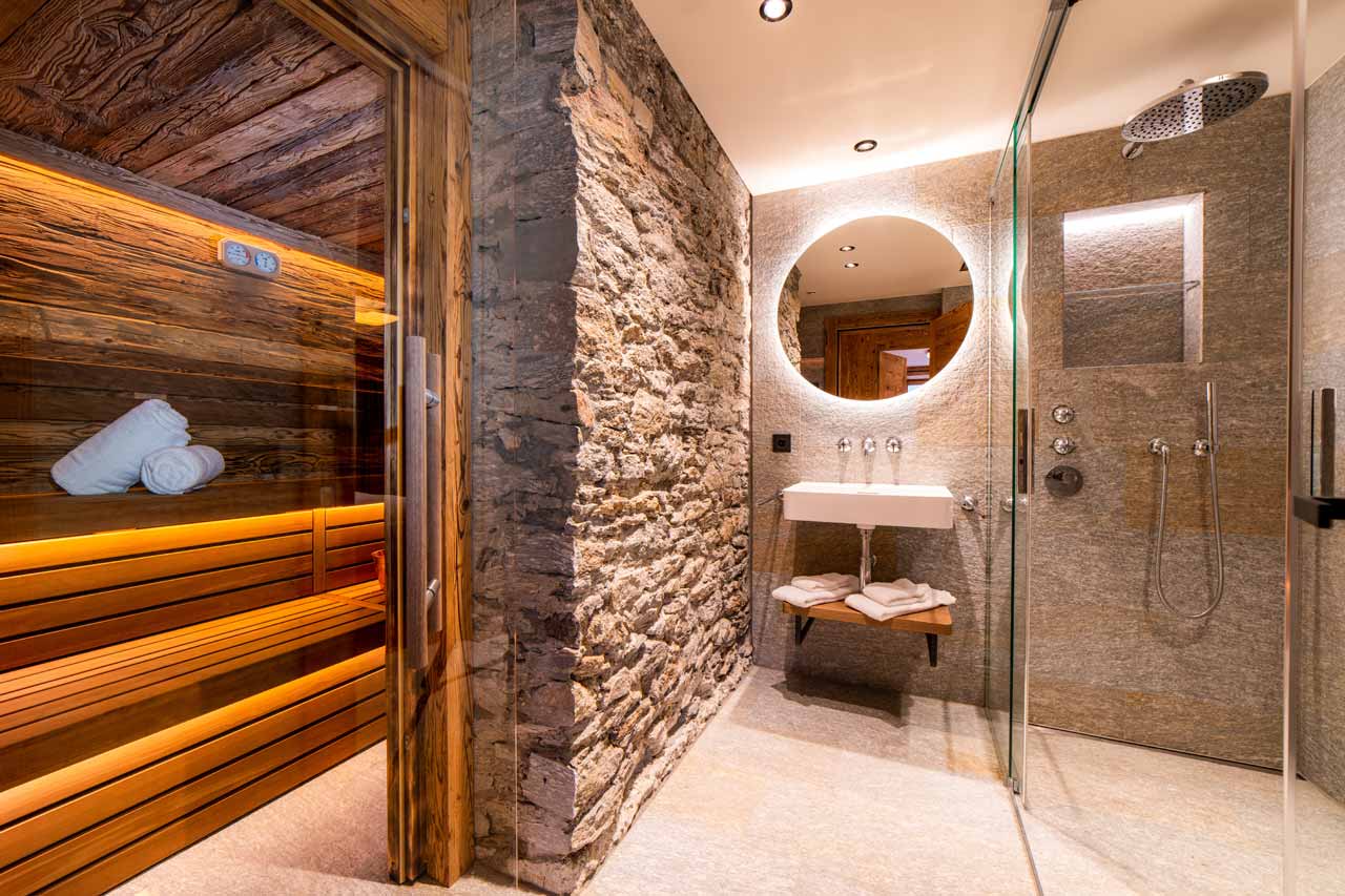 Sauna and shower at Chalet Simon in Saas Fee