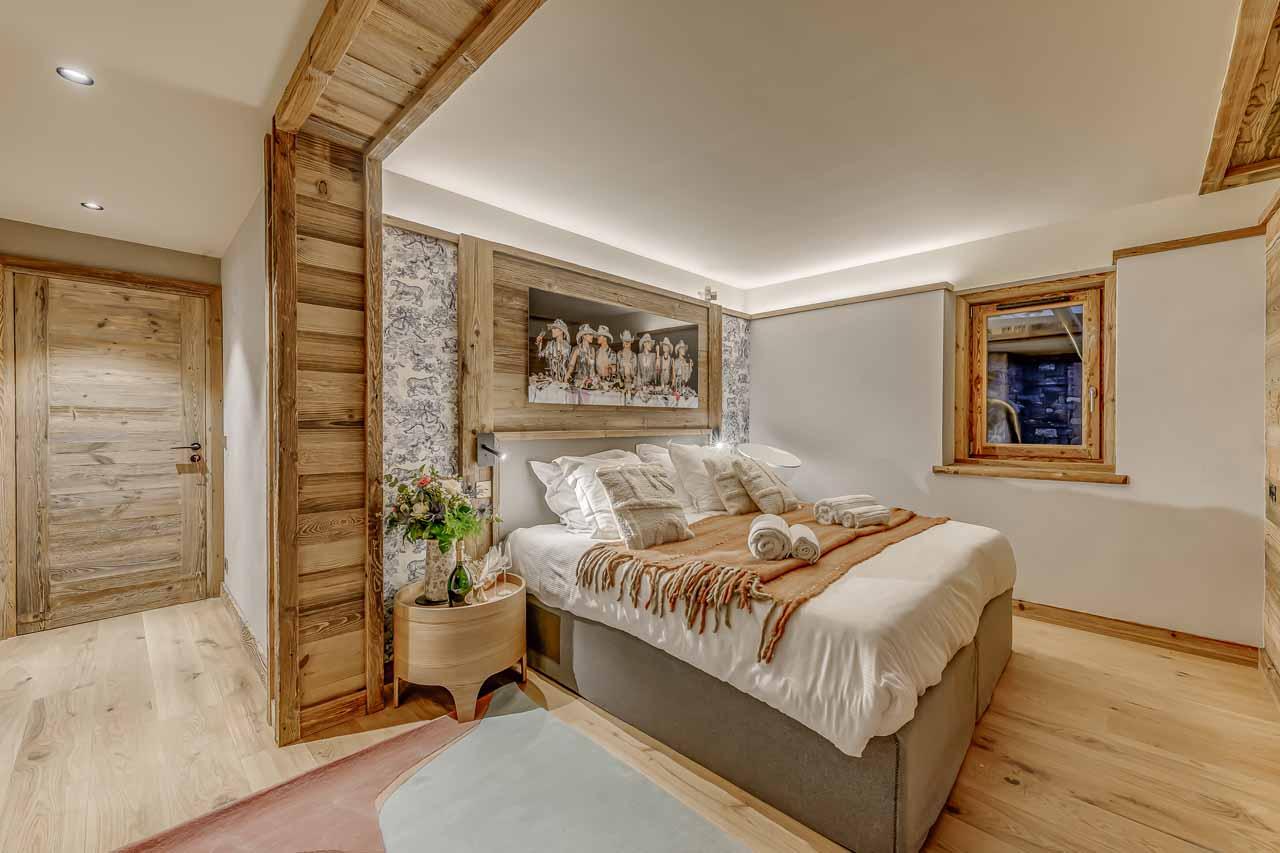 Double bedroom in Chalet Sneg, Tignes
