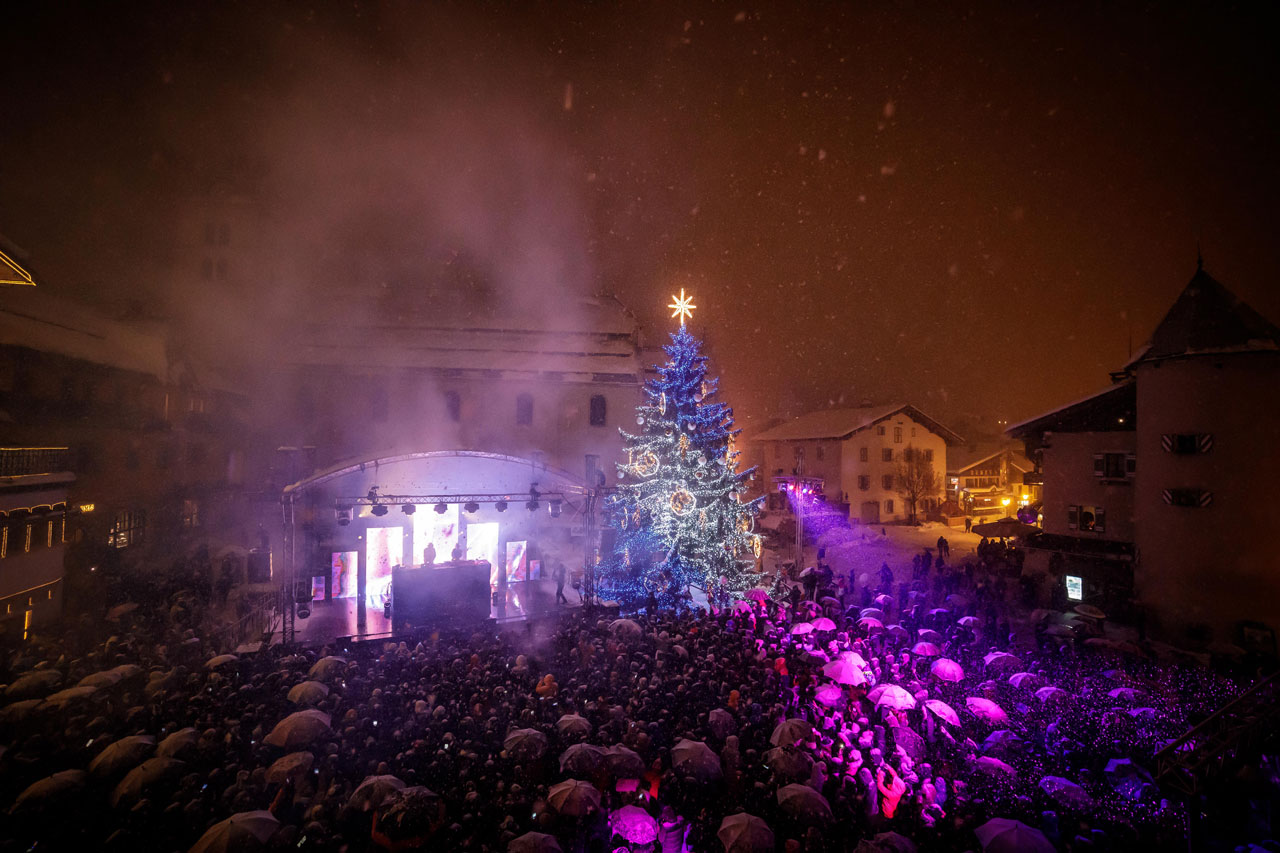 Lighting Christmas tree in Megeve