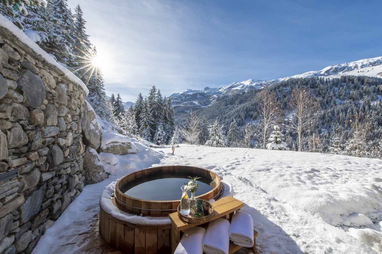 Outdoor hot tub at Chalet Domaine de l'Orme in Meribel