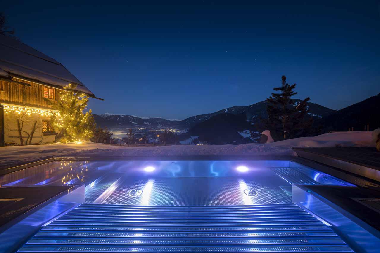 Outdoor whirlpool at San Lorenzo Mountain Lodge in Kronplatz