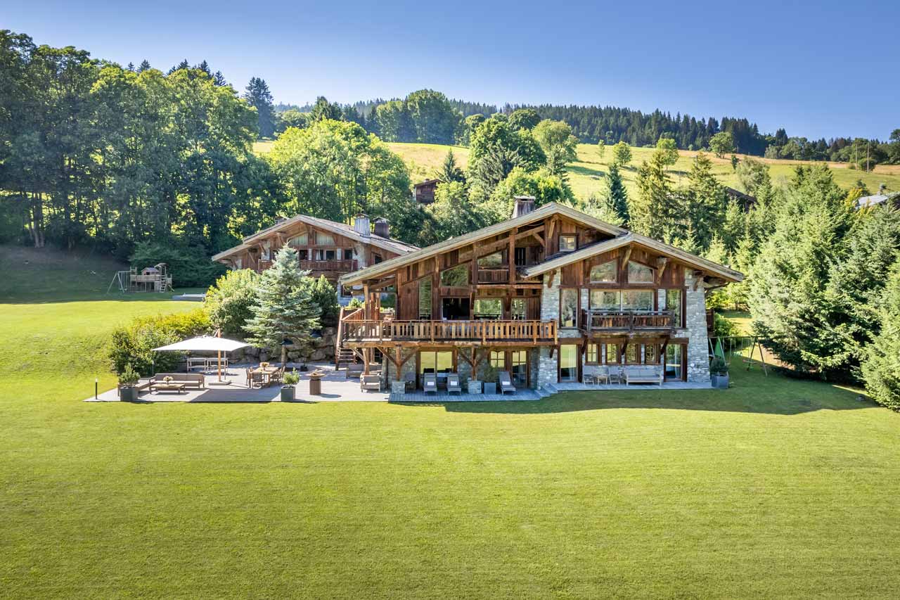 Exterior in summer of Ultima Megeve
