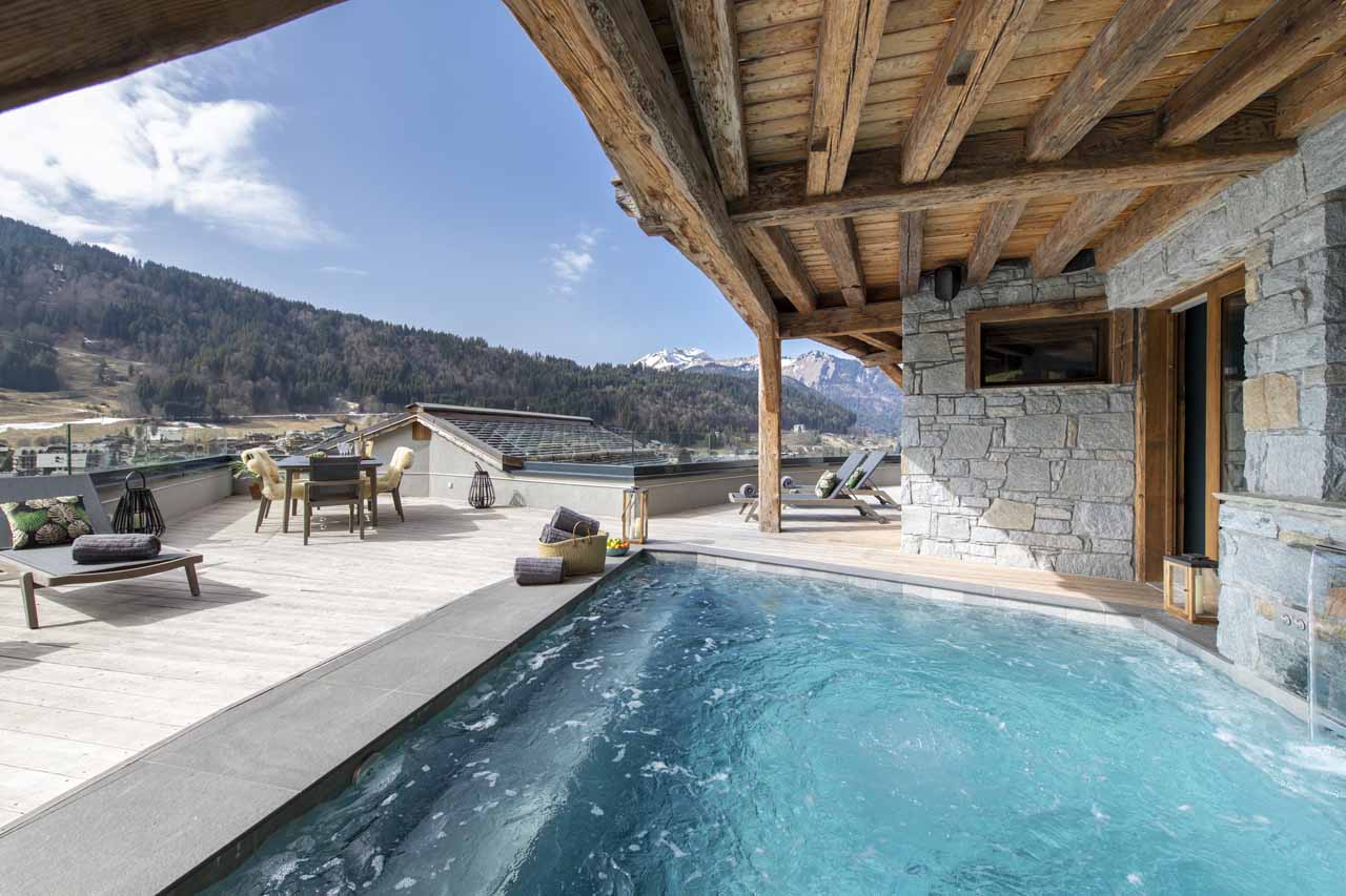 Plunge pool at ZEMS Lodge in Morzine in summer