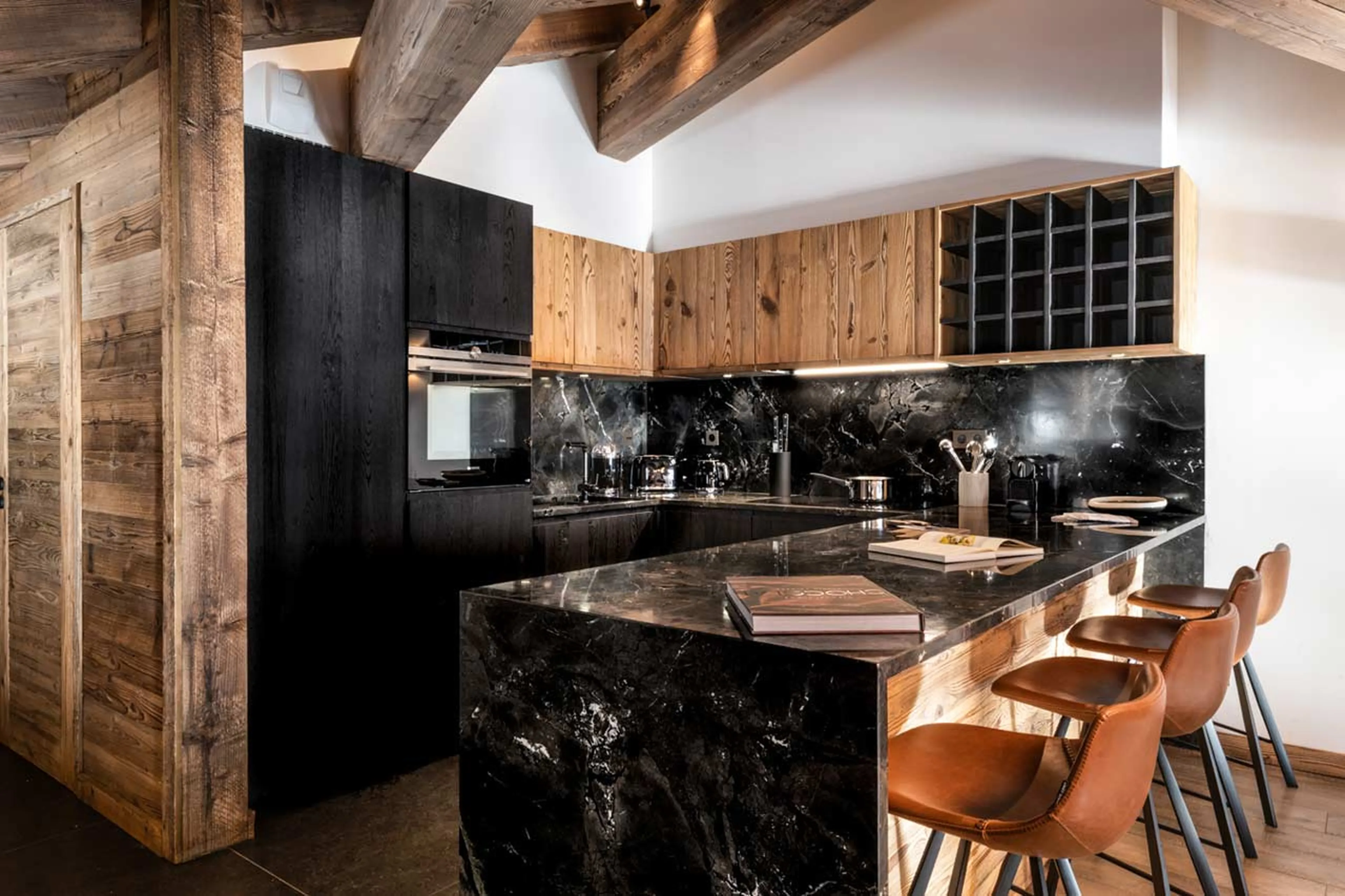 Well-equipped kitchen at Alaska Lodge 6 in Val d'Isere