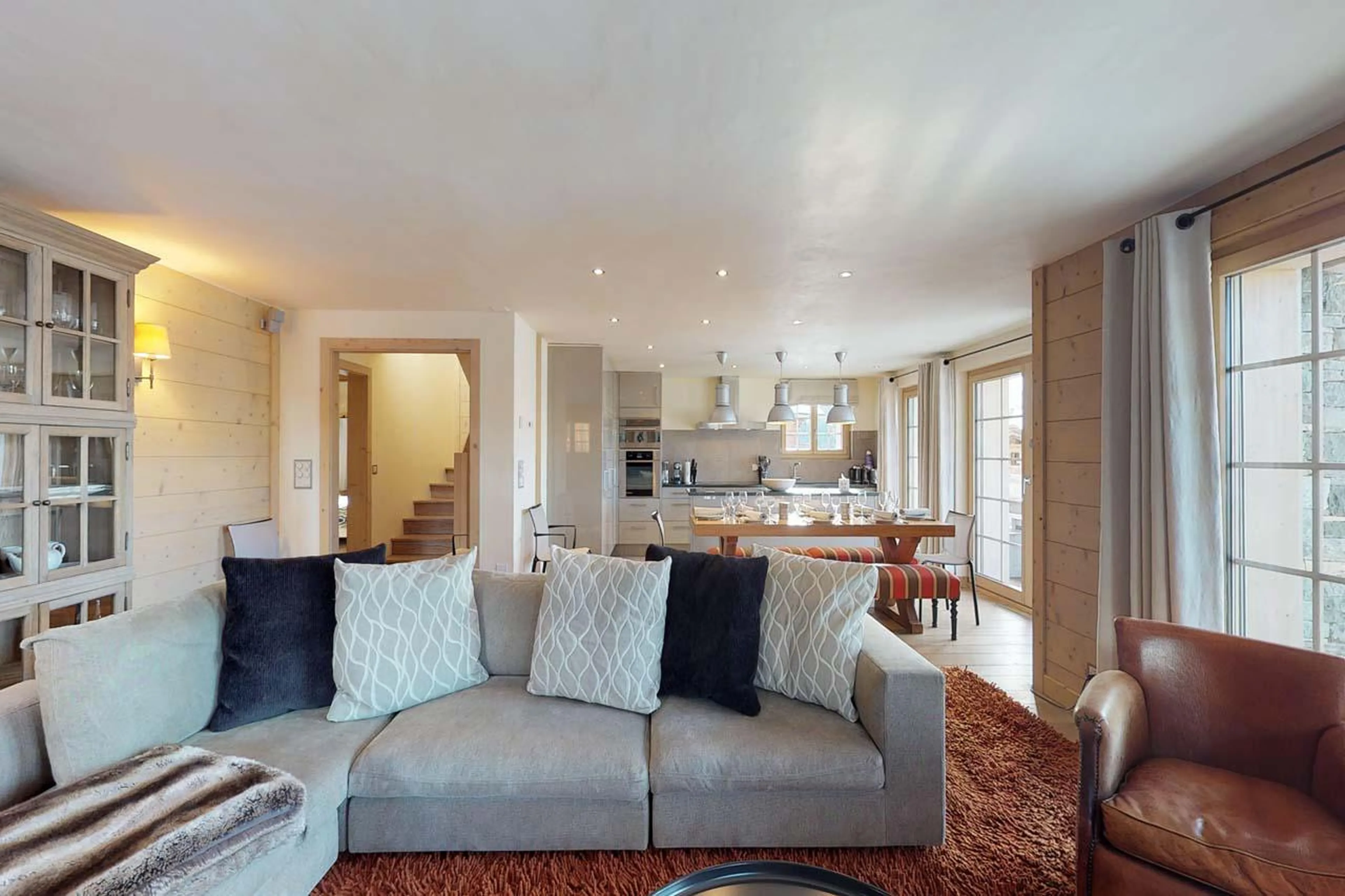 Living area with warm alpine feel at Chalet Albert-Luc in Verbier