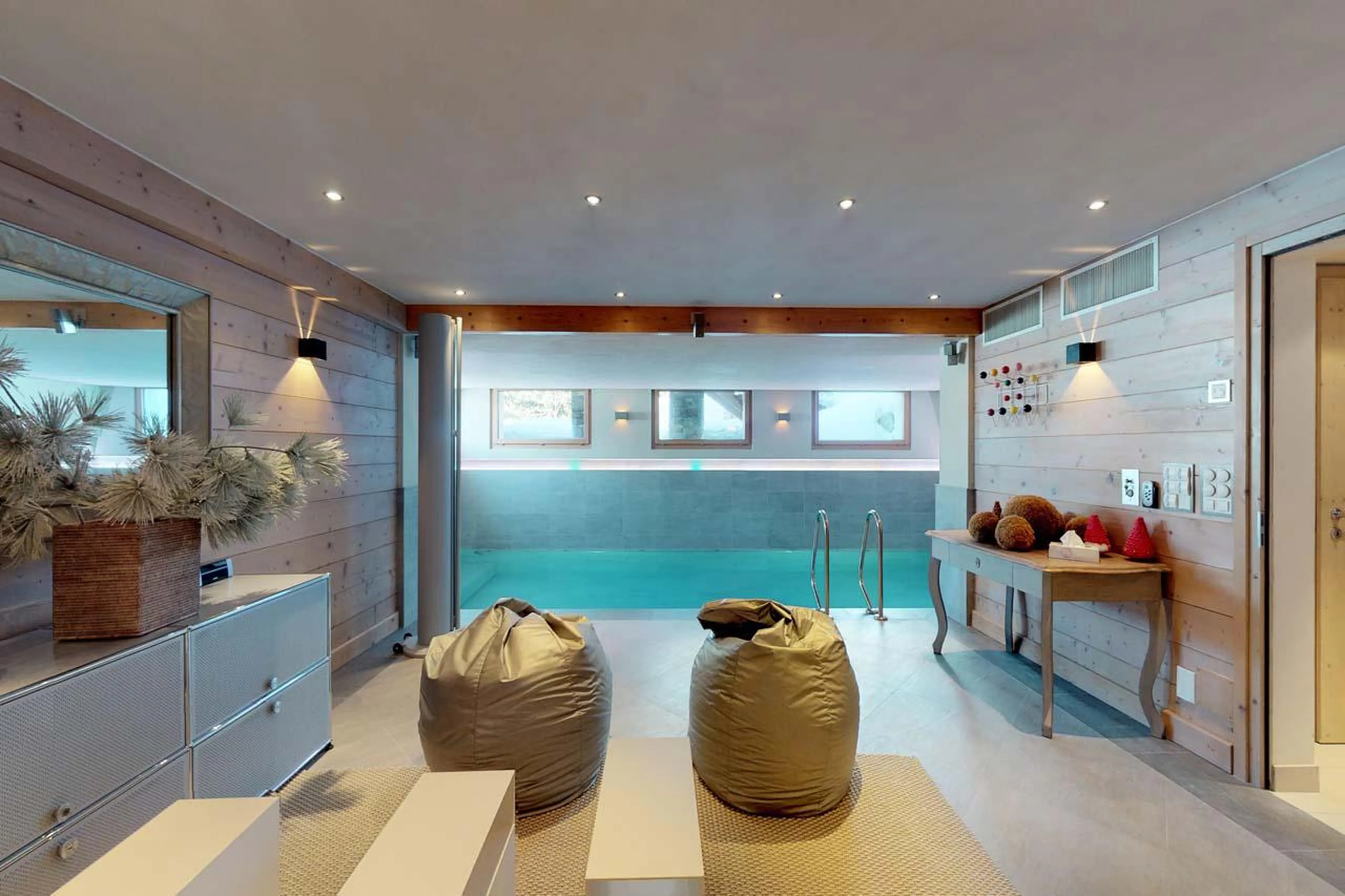 Spa with indoor swimming pool, relaxation area and hammam at Chalet Albert-Luc in Verbier