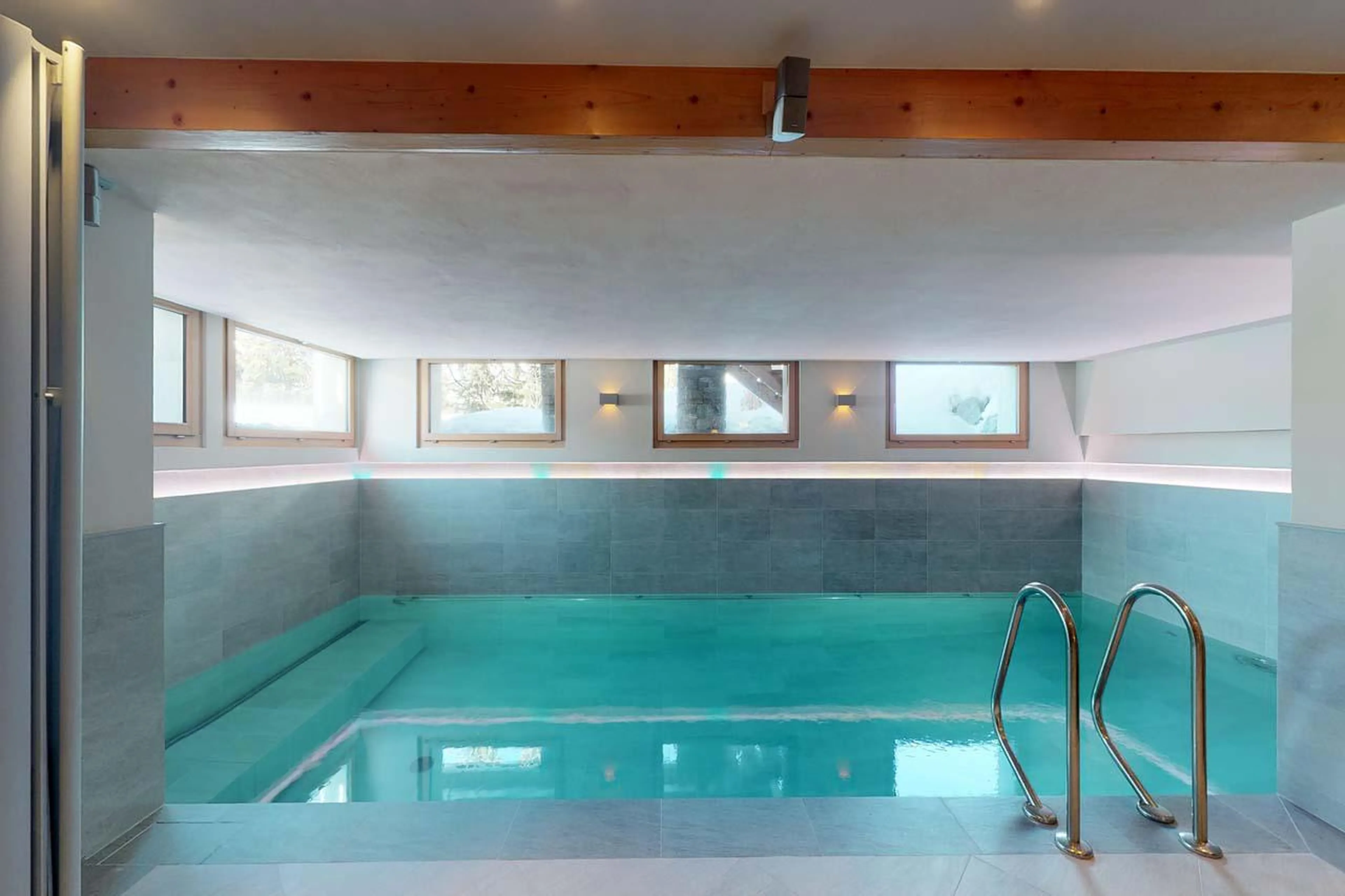 Indoor swimming pool at Chalet Albert-Luc in Verbier