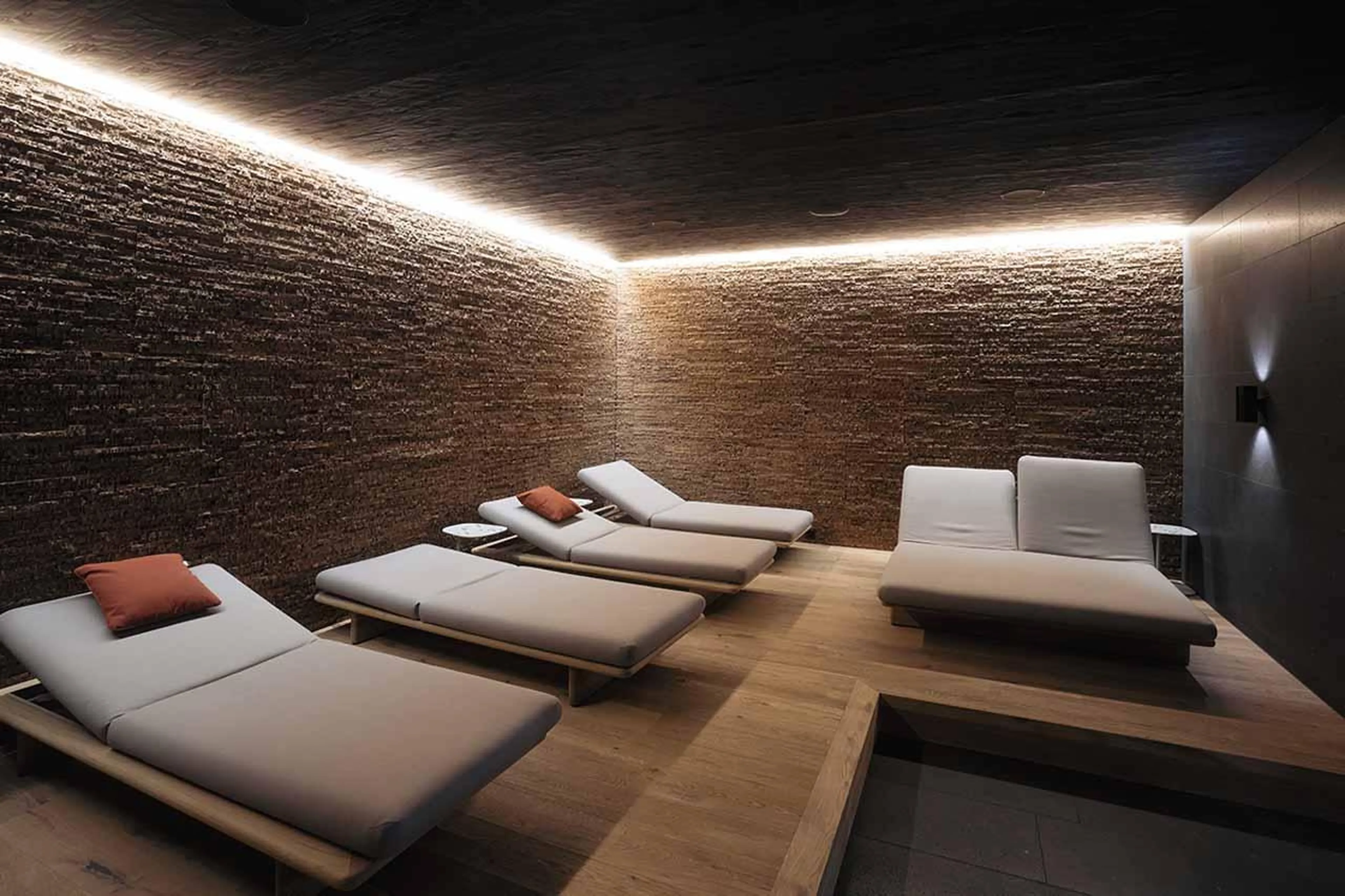 Relaxation area with loungers in Andermatt Alpine Premium 2, Andermatt