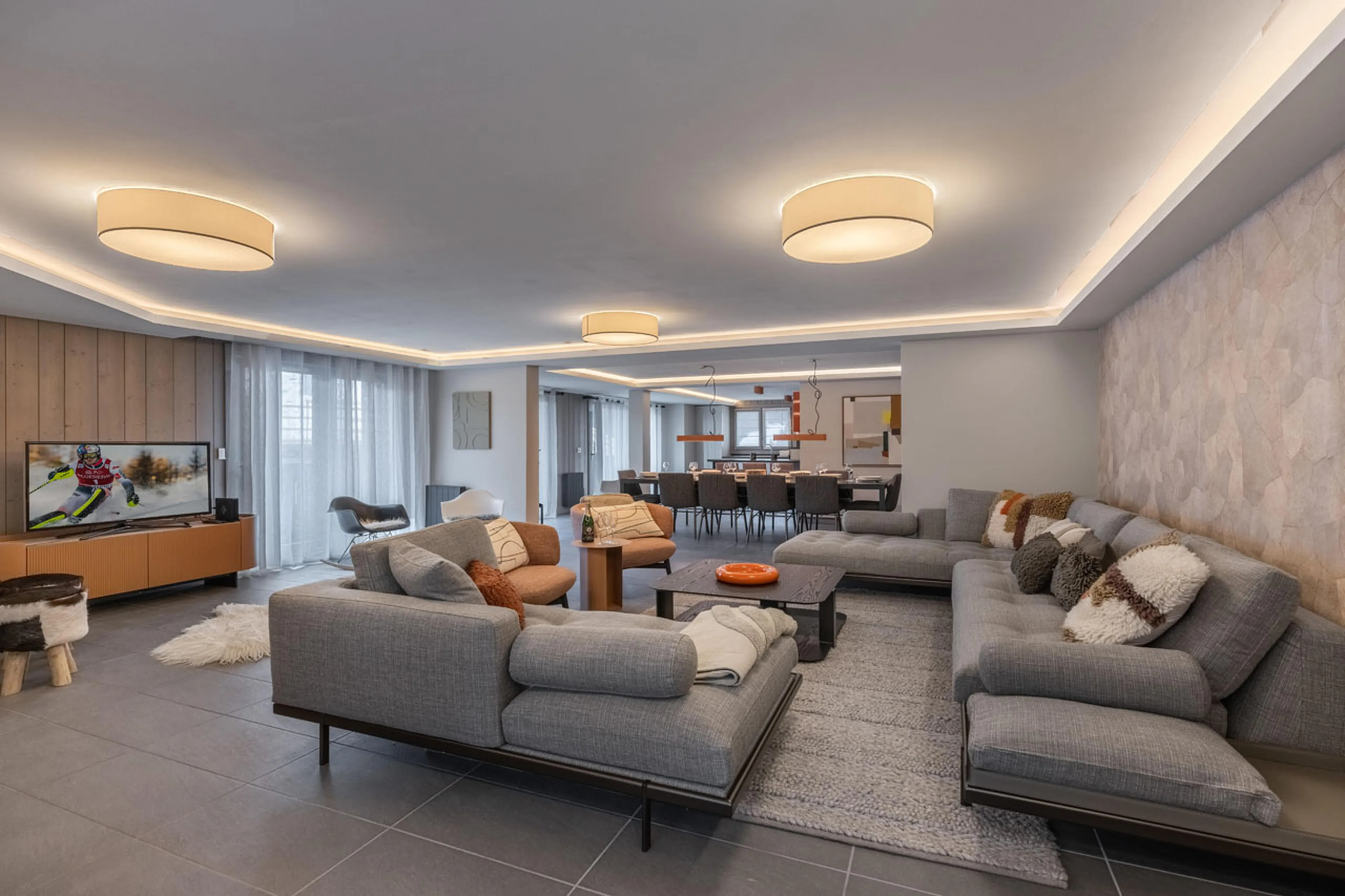 Open plan living and dining area in Apartment Abondance in Courchevel 1650