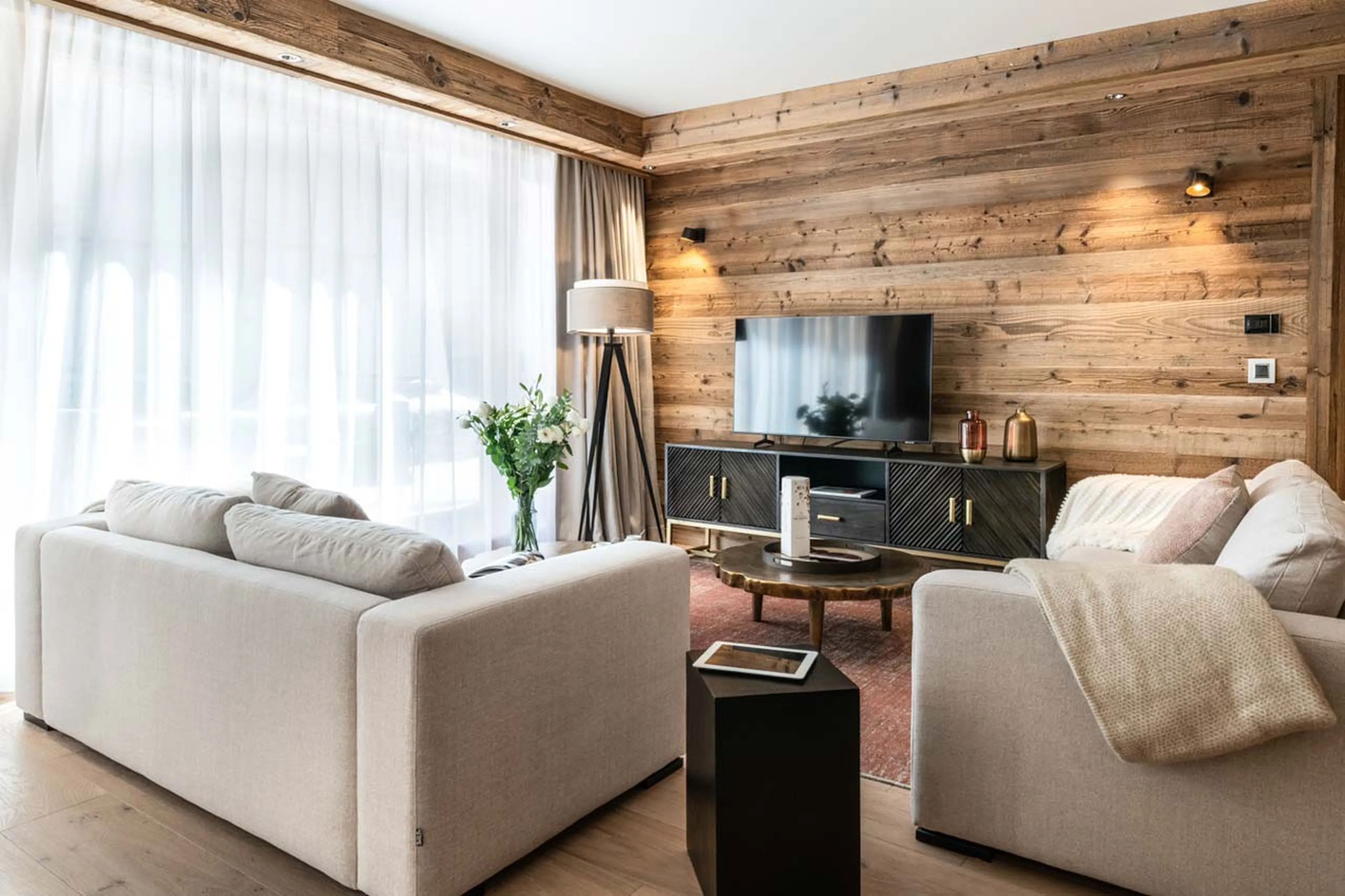 Comfortable sofas at Alaska Lodge 2 in Val d'Isere