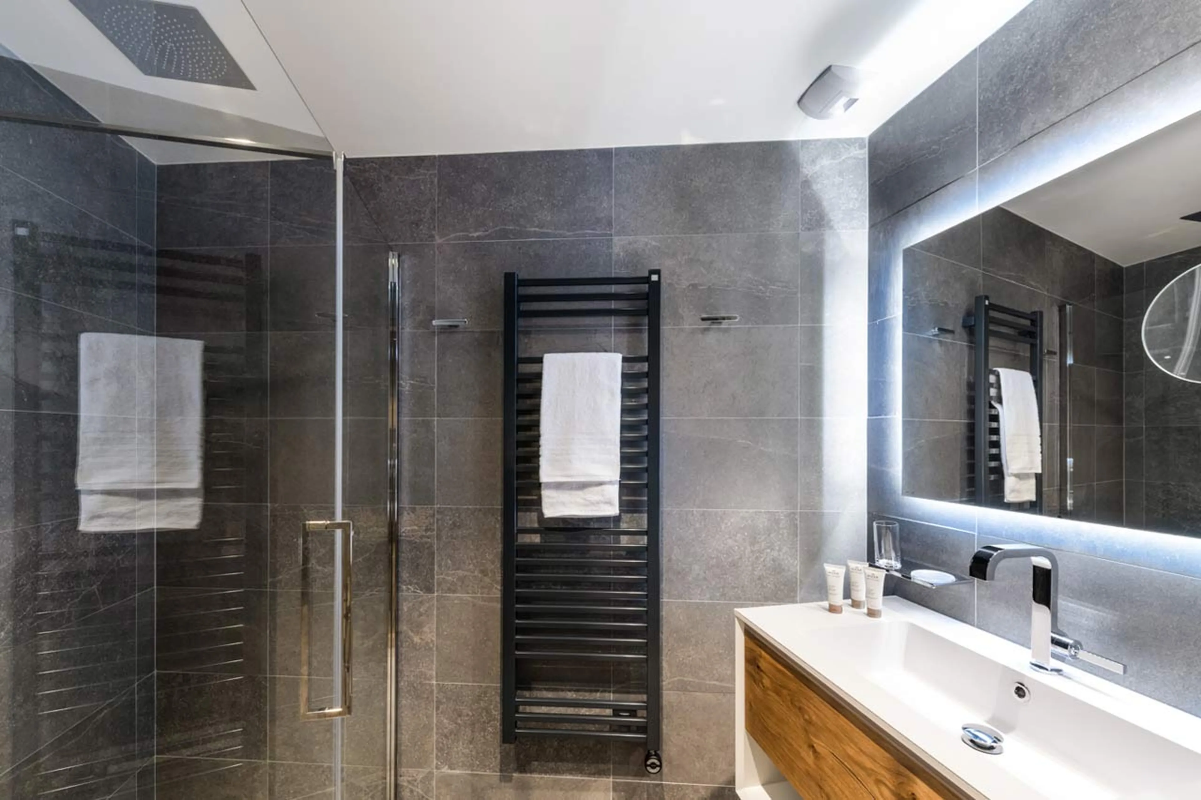 En-suite shower at Alaska Lodge 4 in Val d'Isere