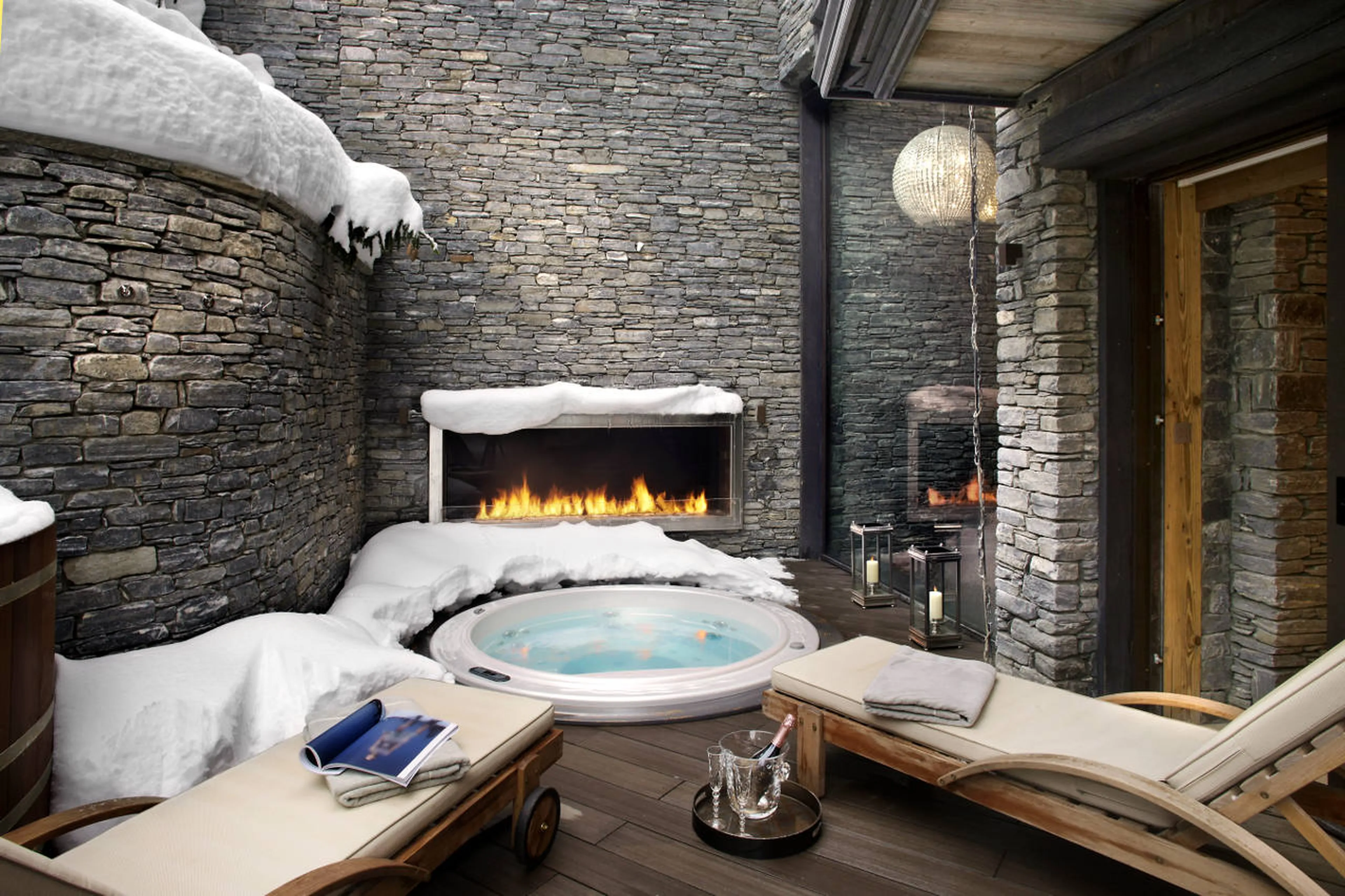 Outdoor Jacuzzi and fireplace to beat cold outside Apartment Albaron in Courchevel 1850