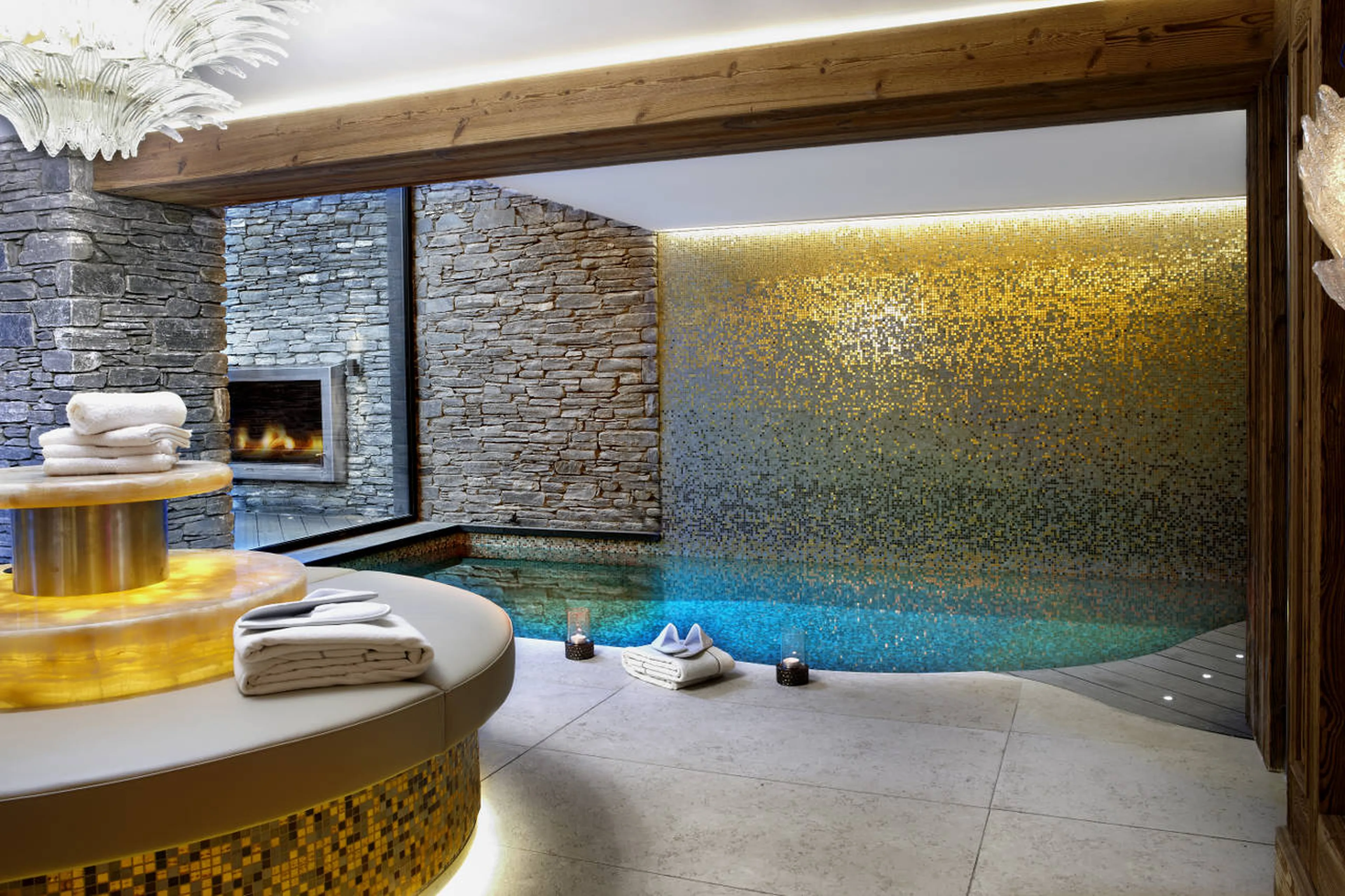 Indoor swimming pool in spa area of Apartment Albaron in Courchevel 1850