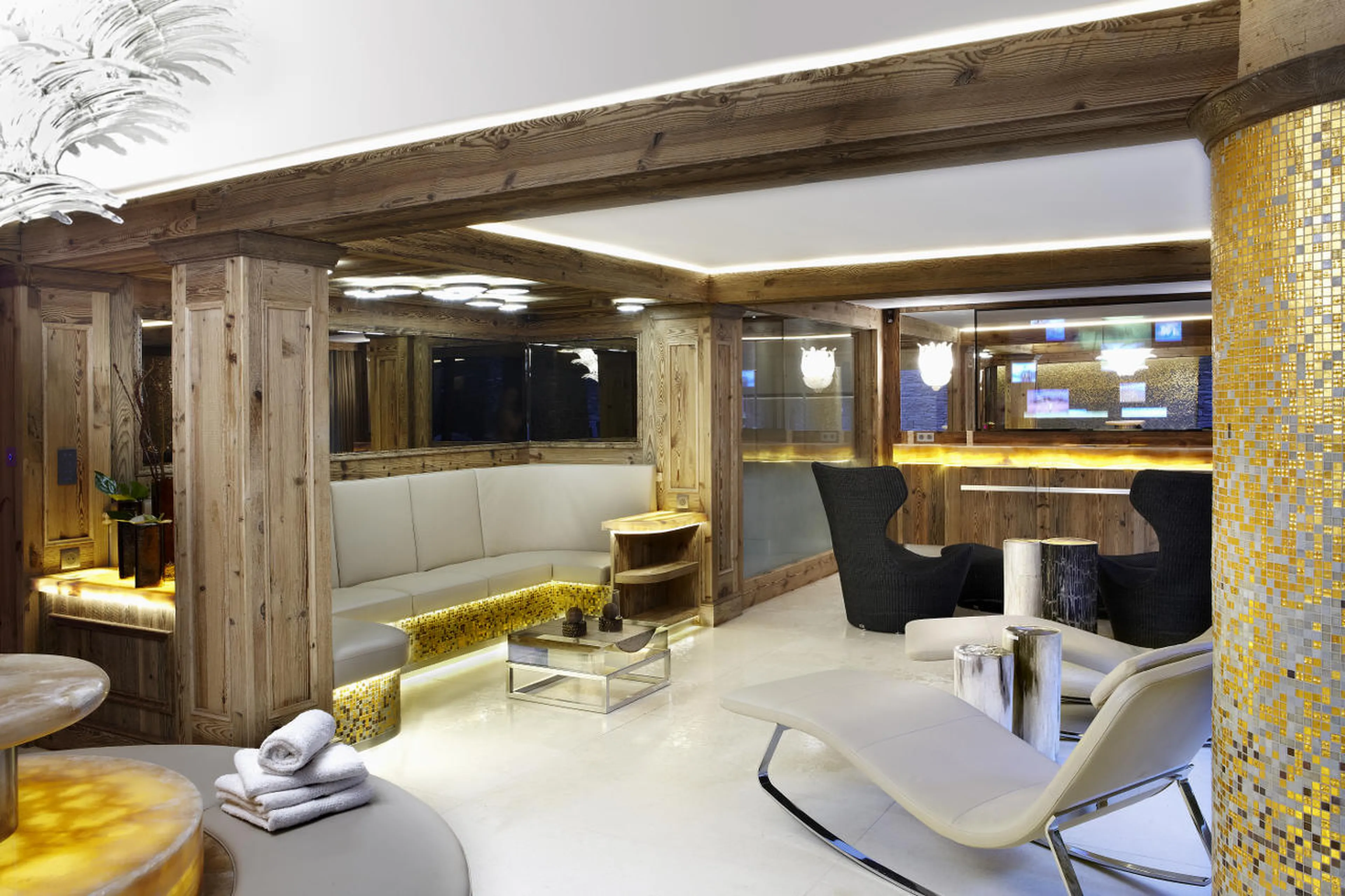 Relax after tough training session in fitness room of Apartment Albaron in Courchevel 1850