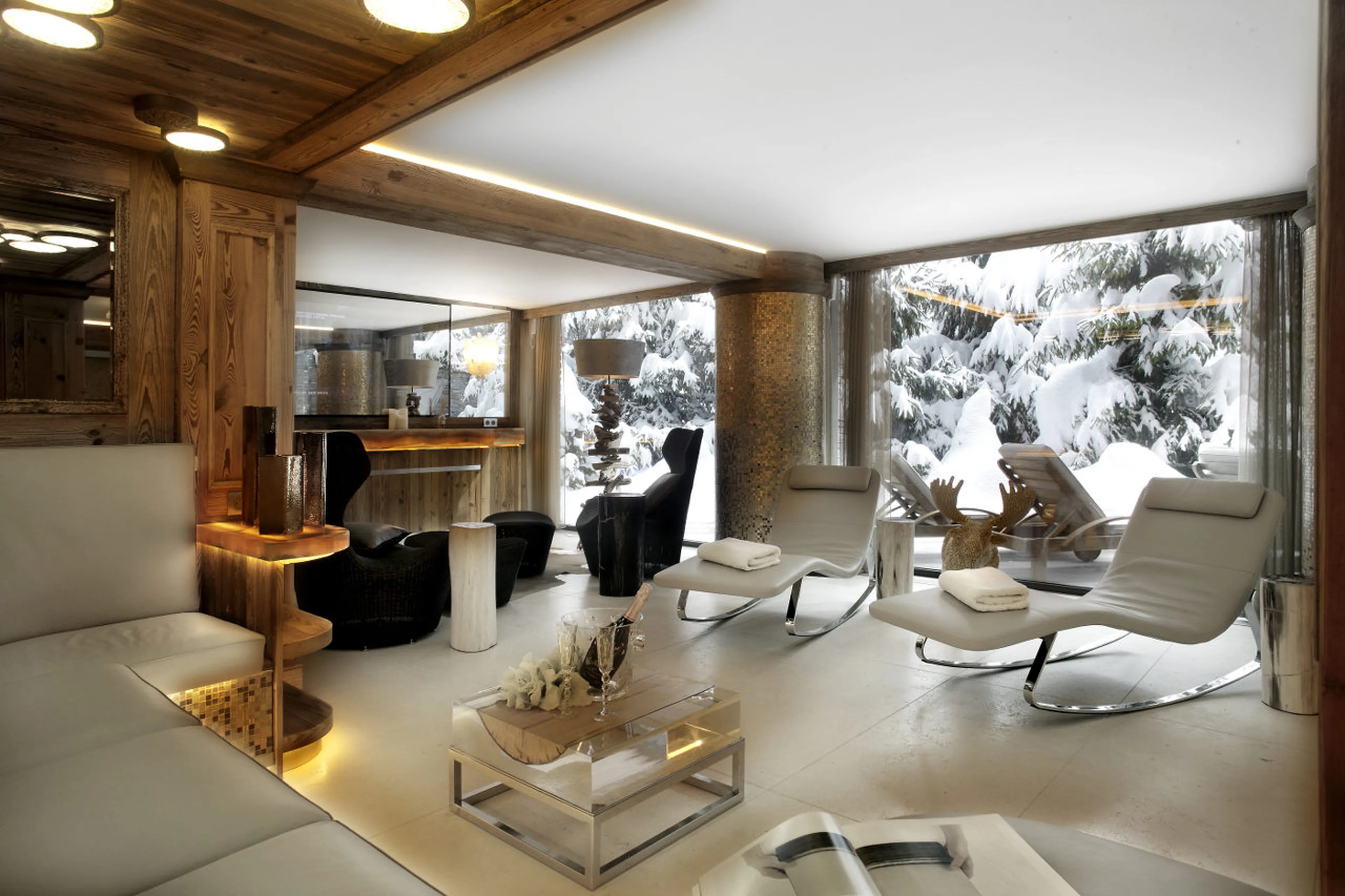 Relaxation area on lower ground floor in Apartment Albaron in Courchevel 1850