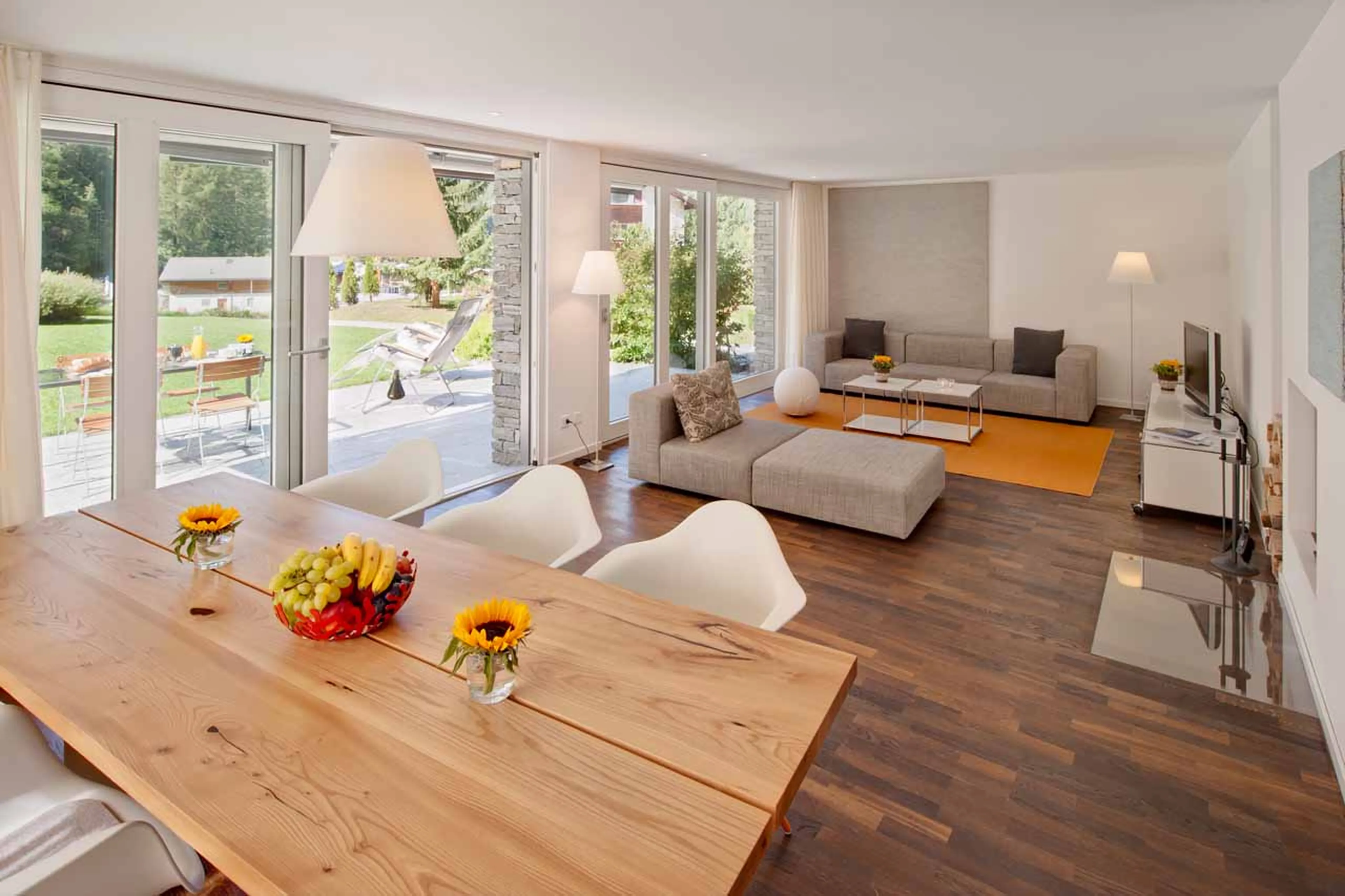 Open plan living area at Apartment Altesse 1 in Zermatt