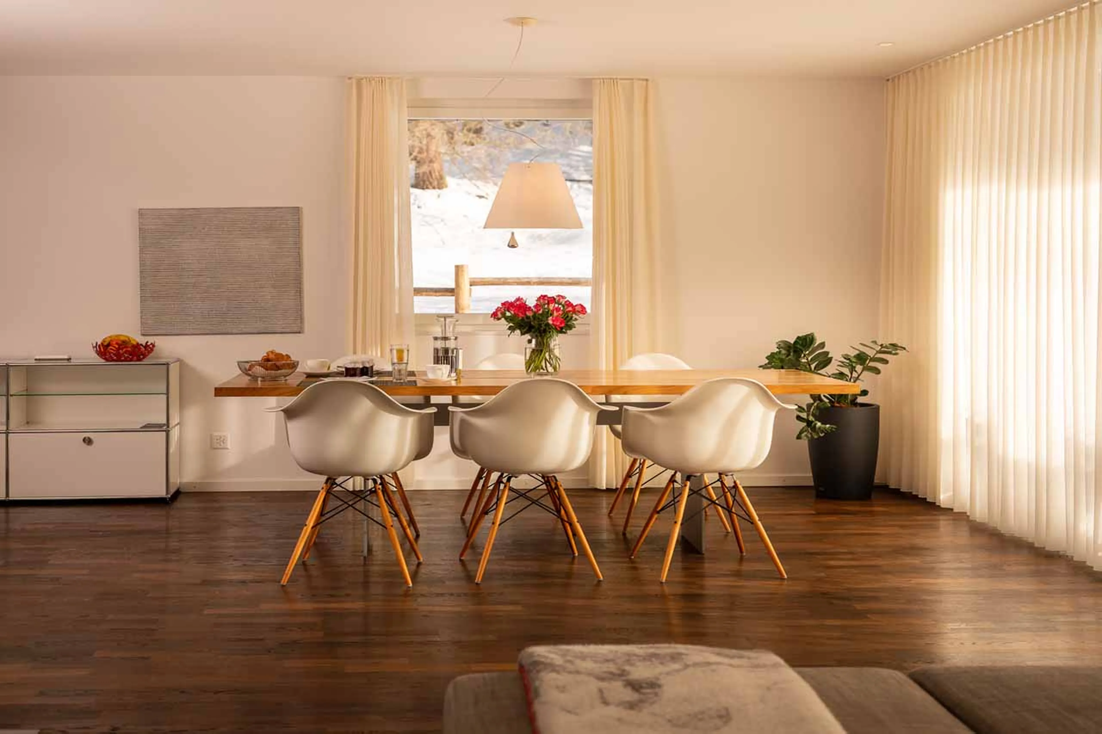 Dining table at Apartment Altesse 1 in Zermatt