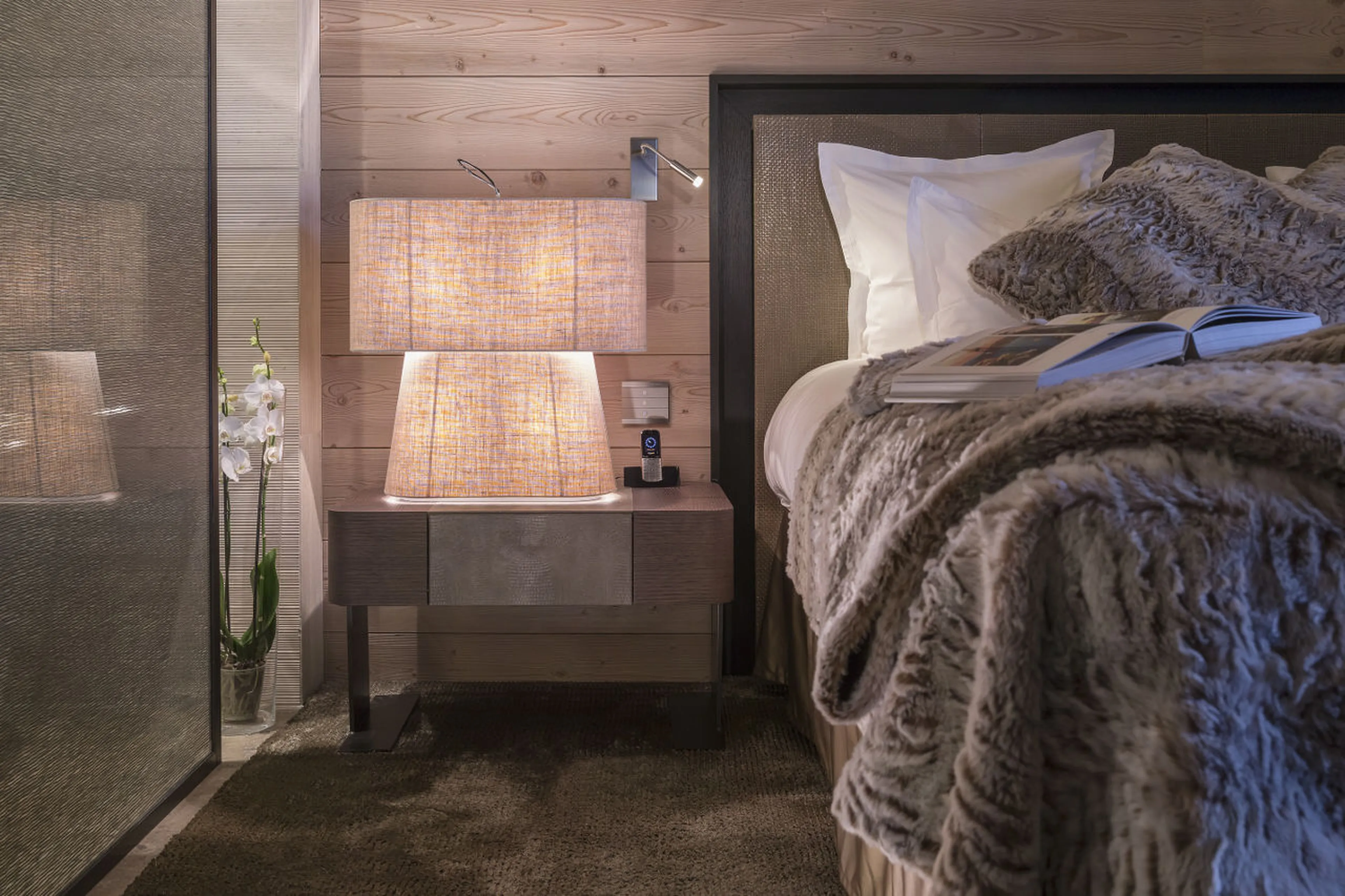 Convenient bedside lamps in Apartment Amethyst in Courchevel 1850
