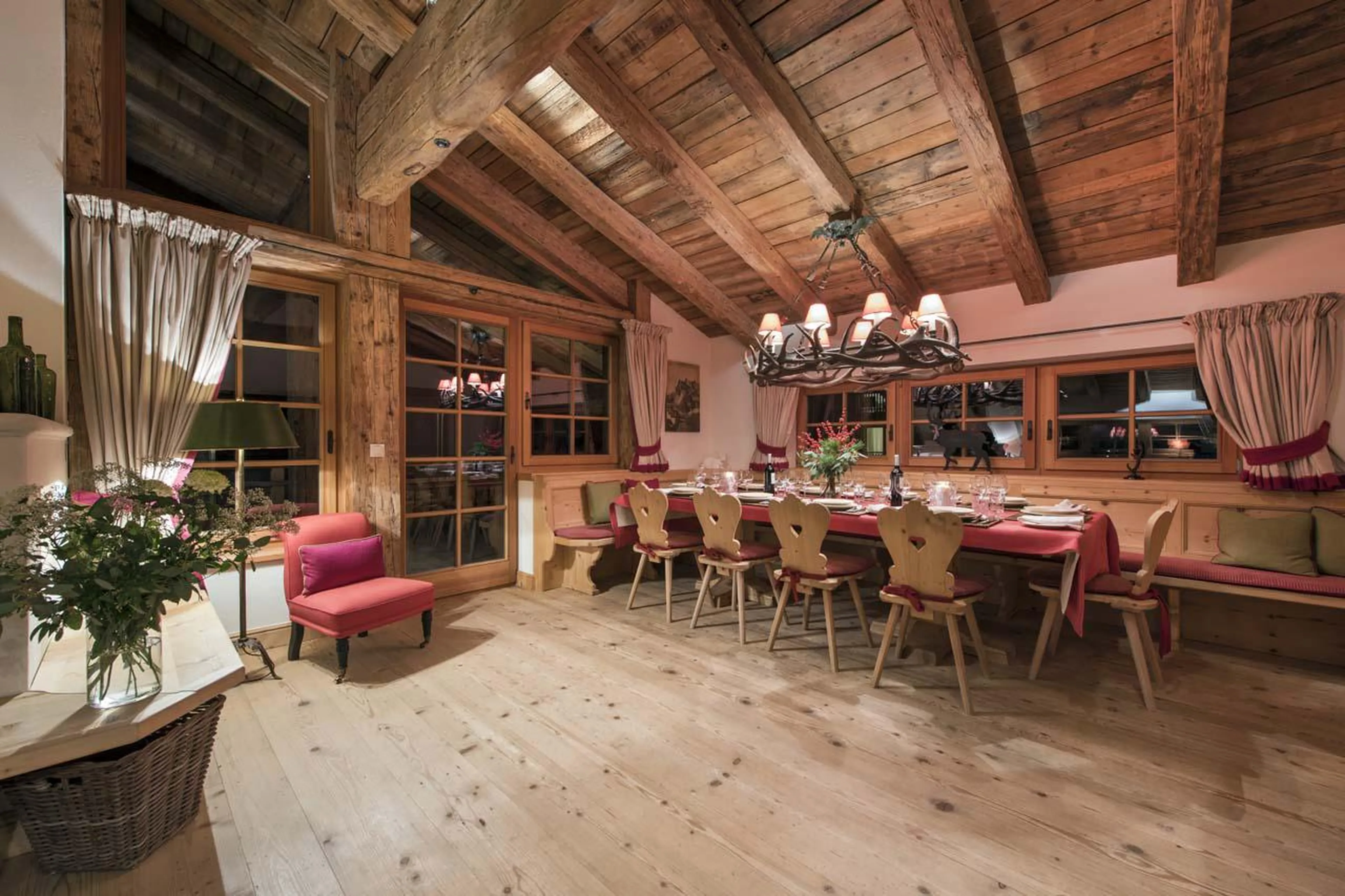 Dining table with space for 12 guests at Apartment Antoinette in St Anton