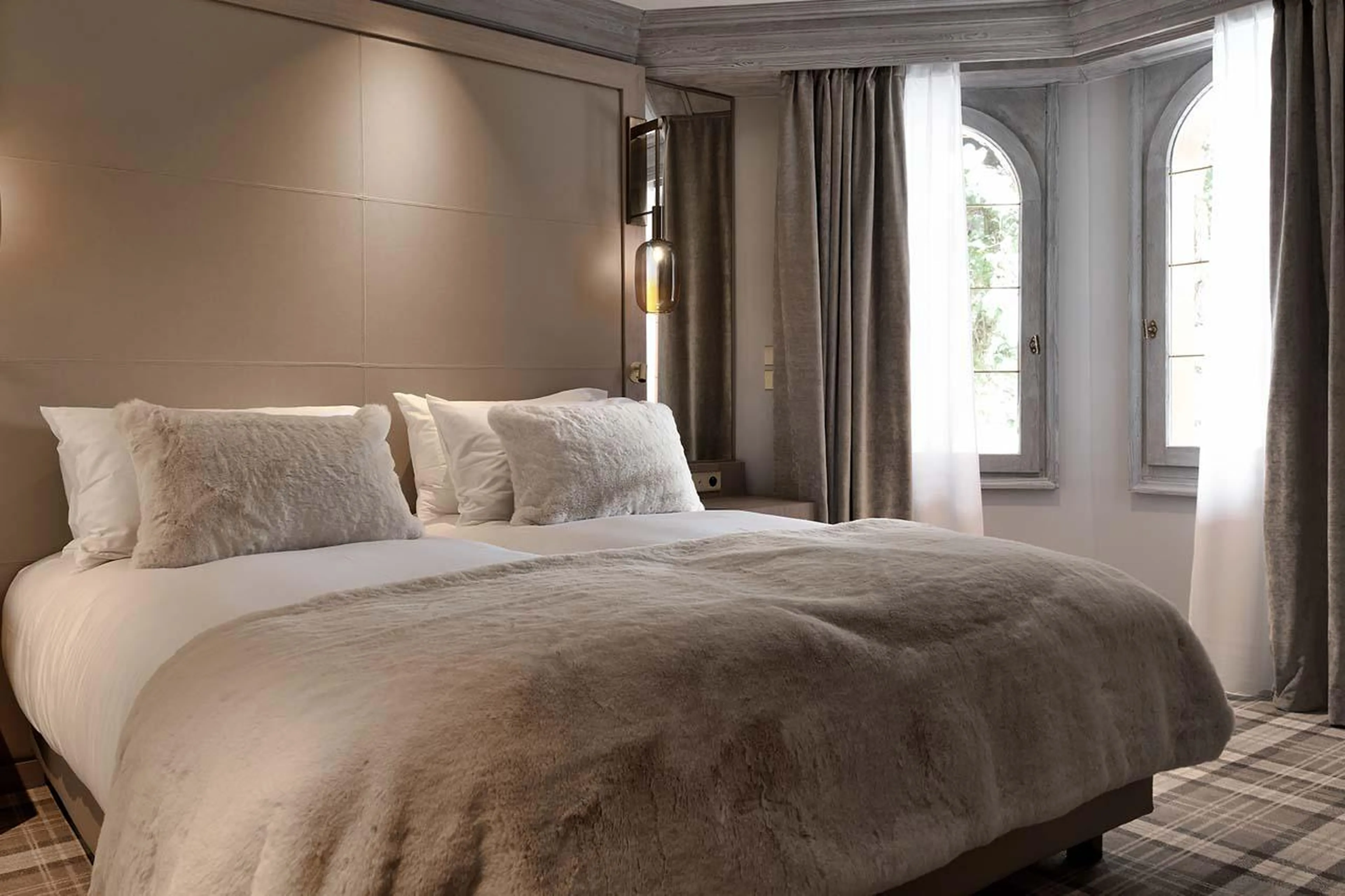 Modern double bedroom at Apartment Ariondaz in Courchevel 1850