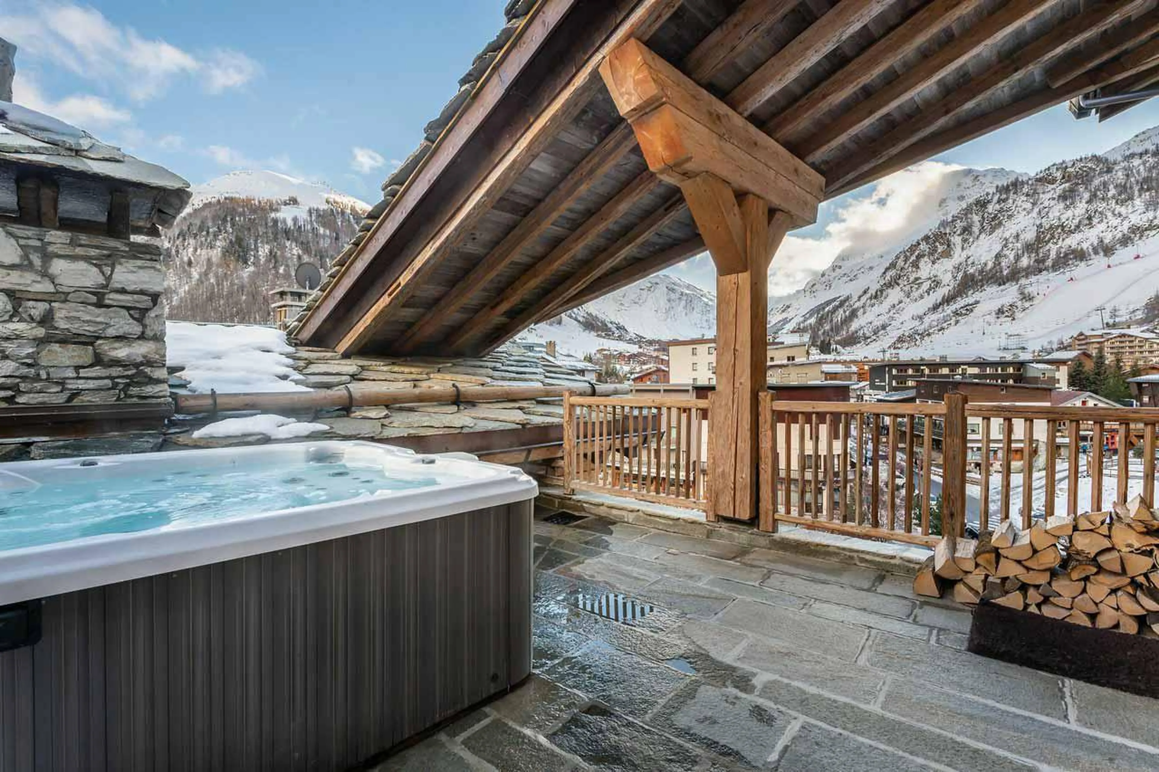 Hot tub on terrace of Chalet Artemis in Val d'Isere