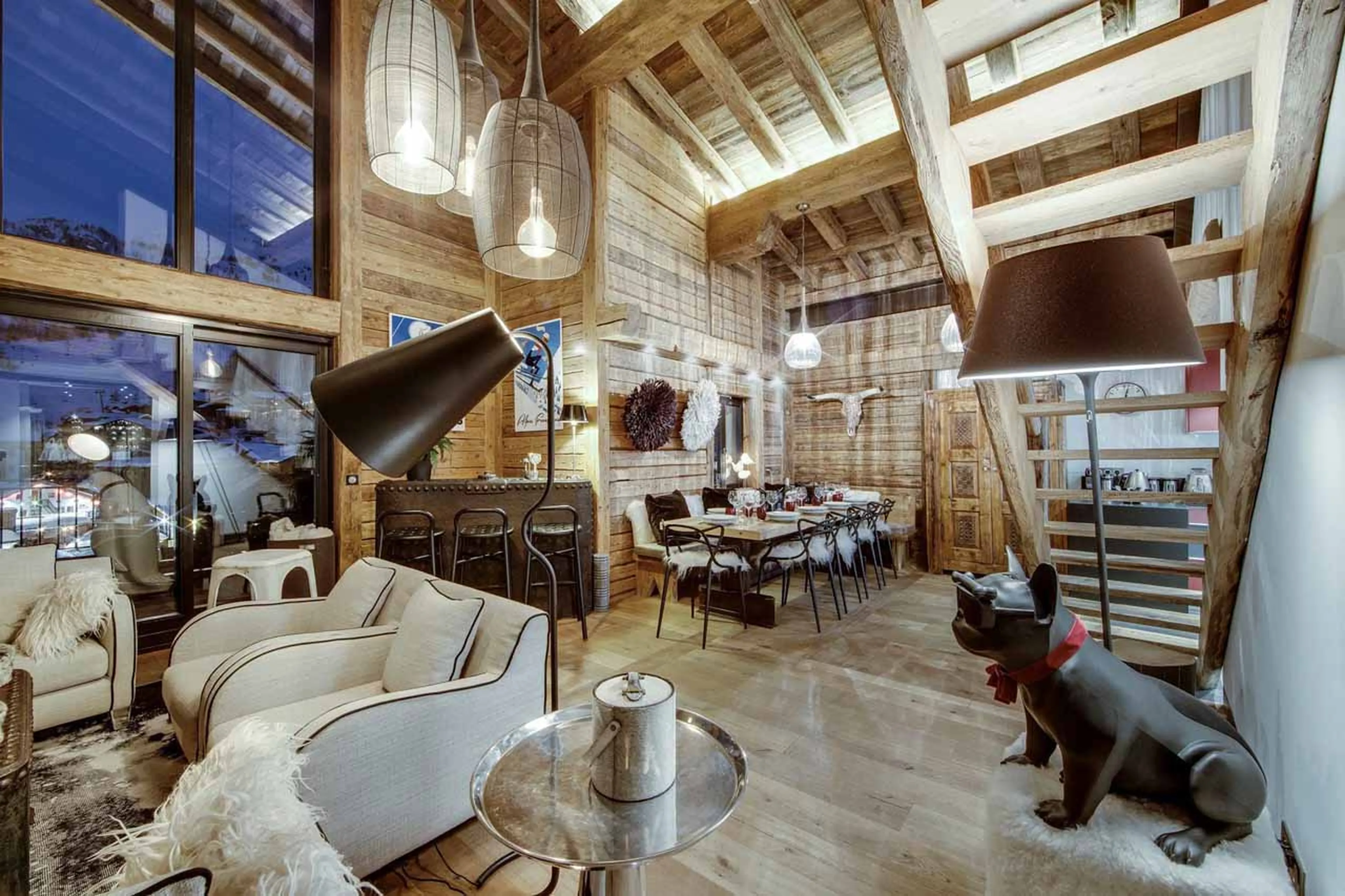 Dining area and kitchen of Chalet Artemis in Val d'Isere