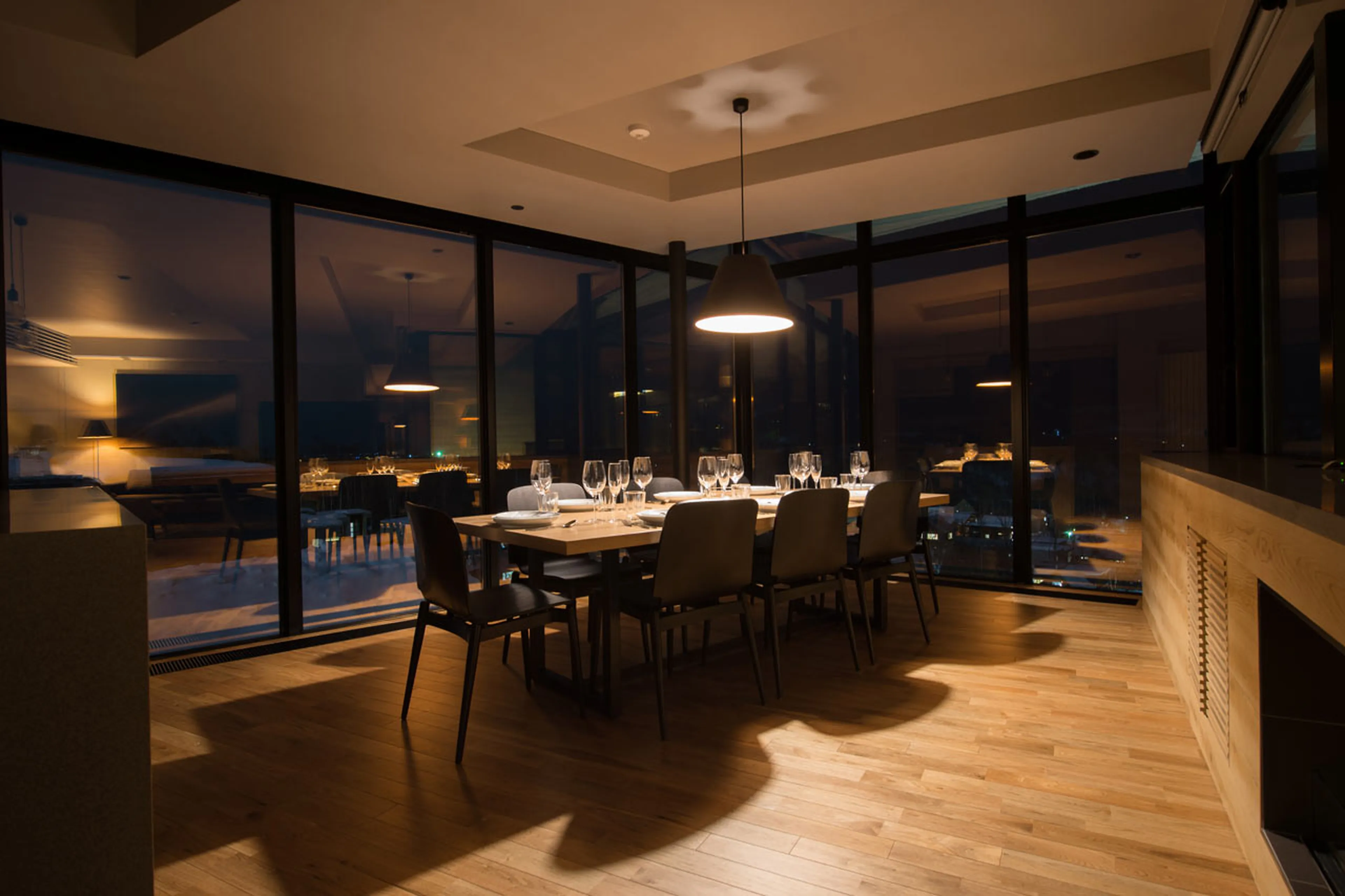 Dining table in Aspect 3 Premium in Niseko