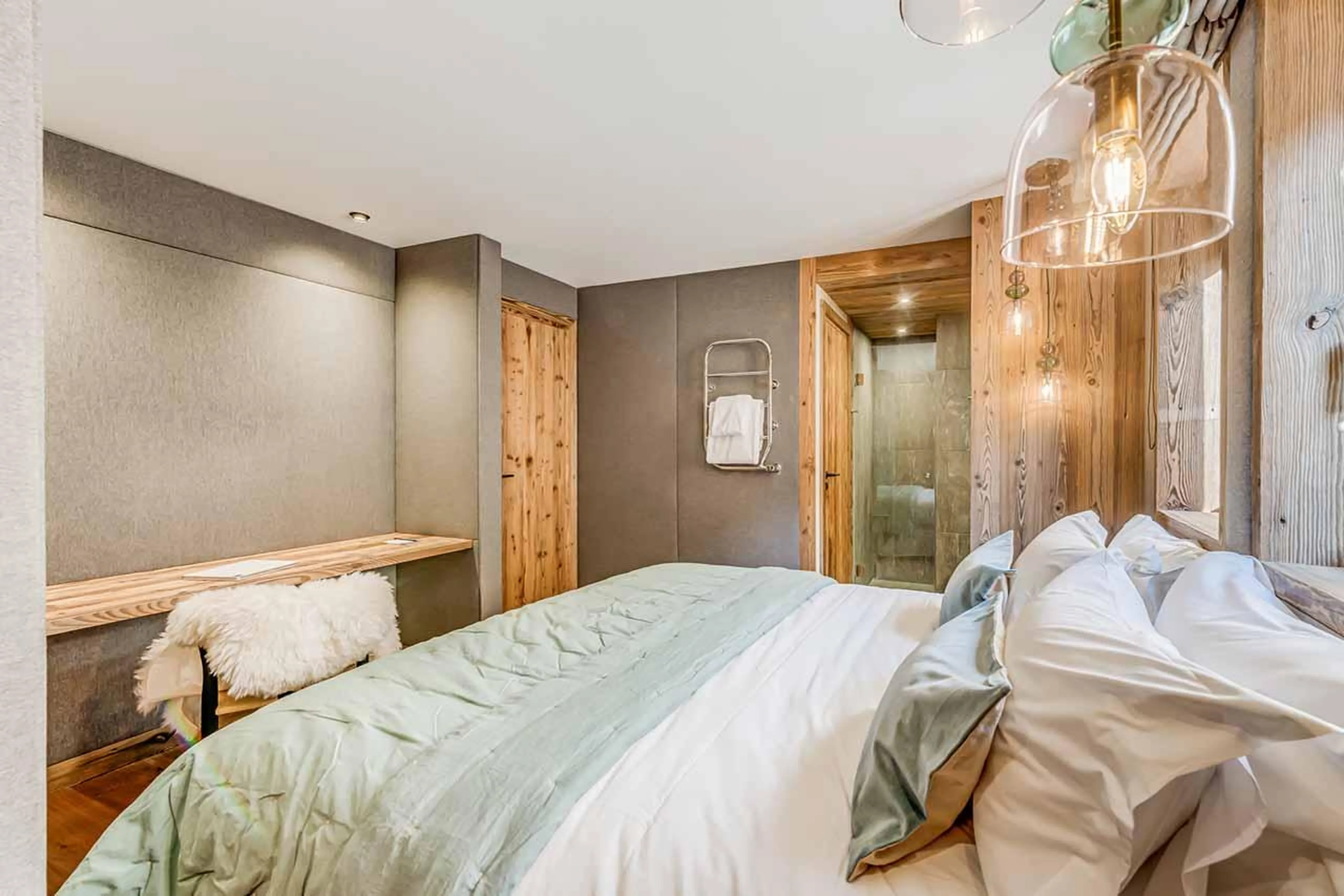 Double bedroom in Apartment Aurora, Val d'Isere