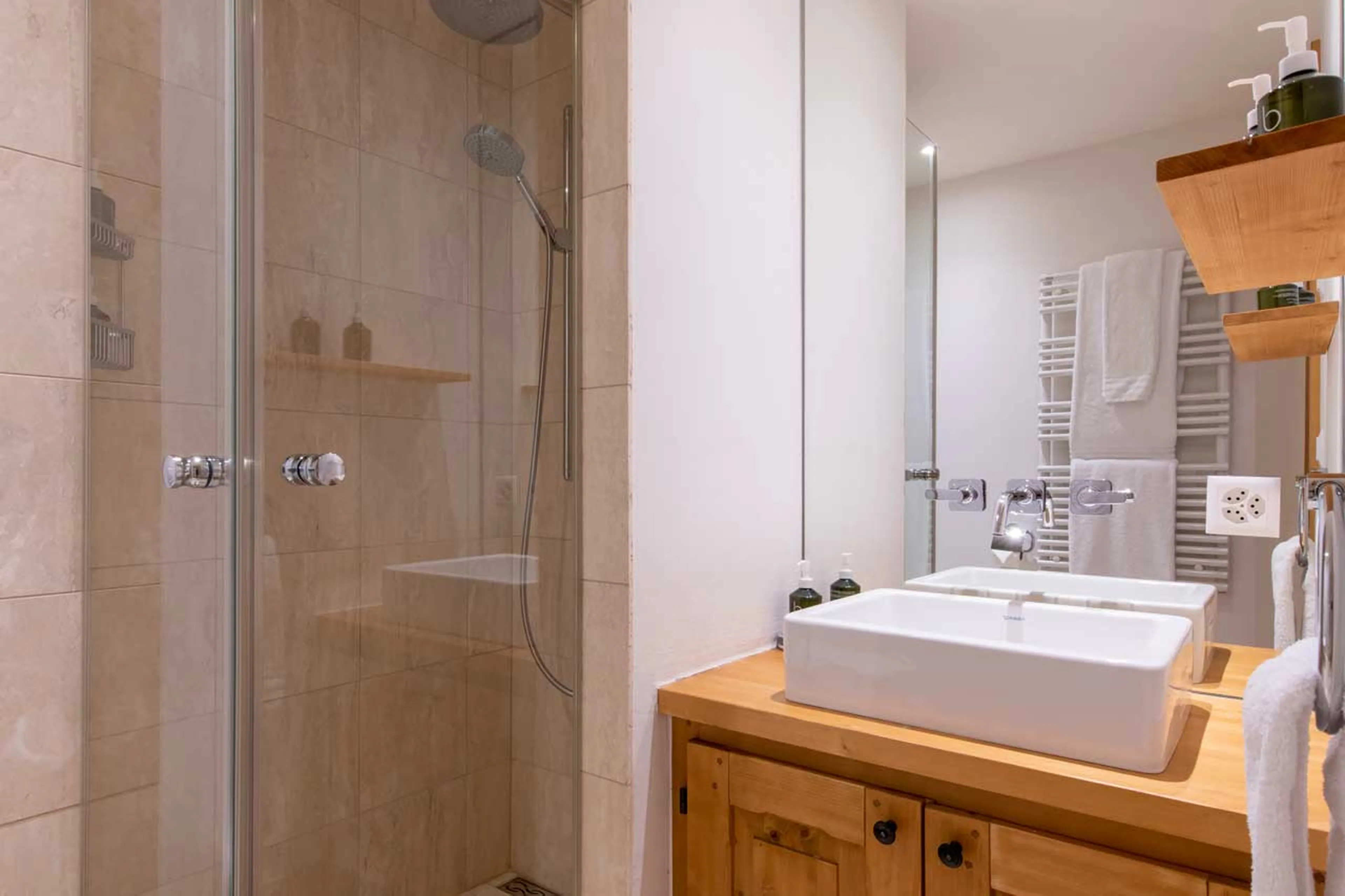 Shower room at Apartment Basalte in Verbier